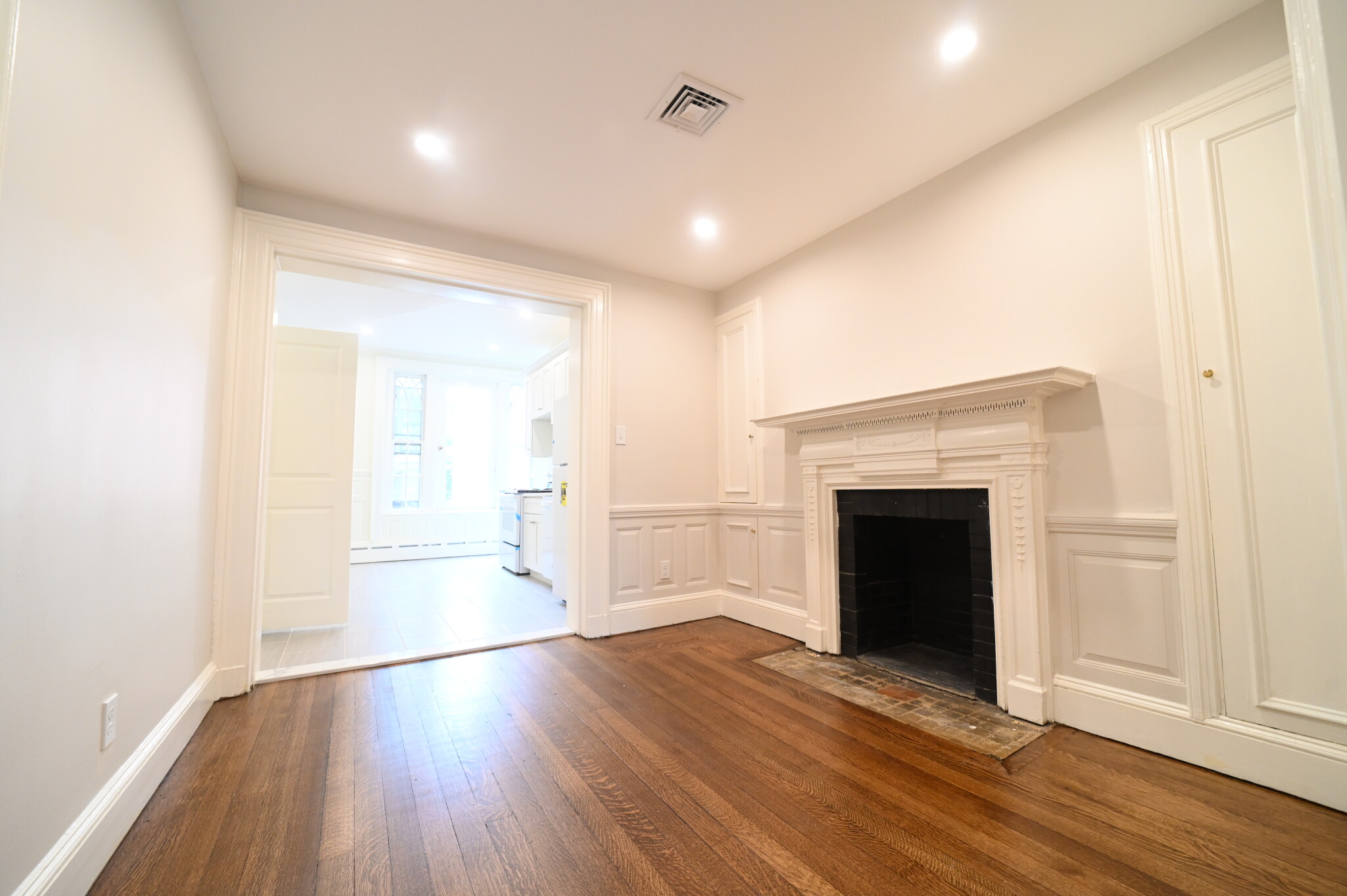 1712 Beacon St, Washington Square