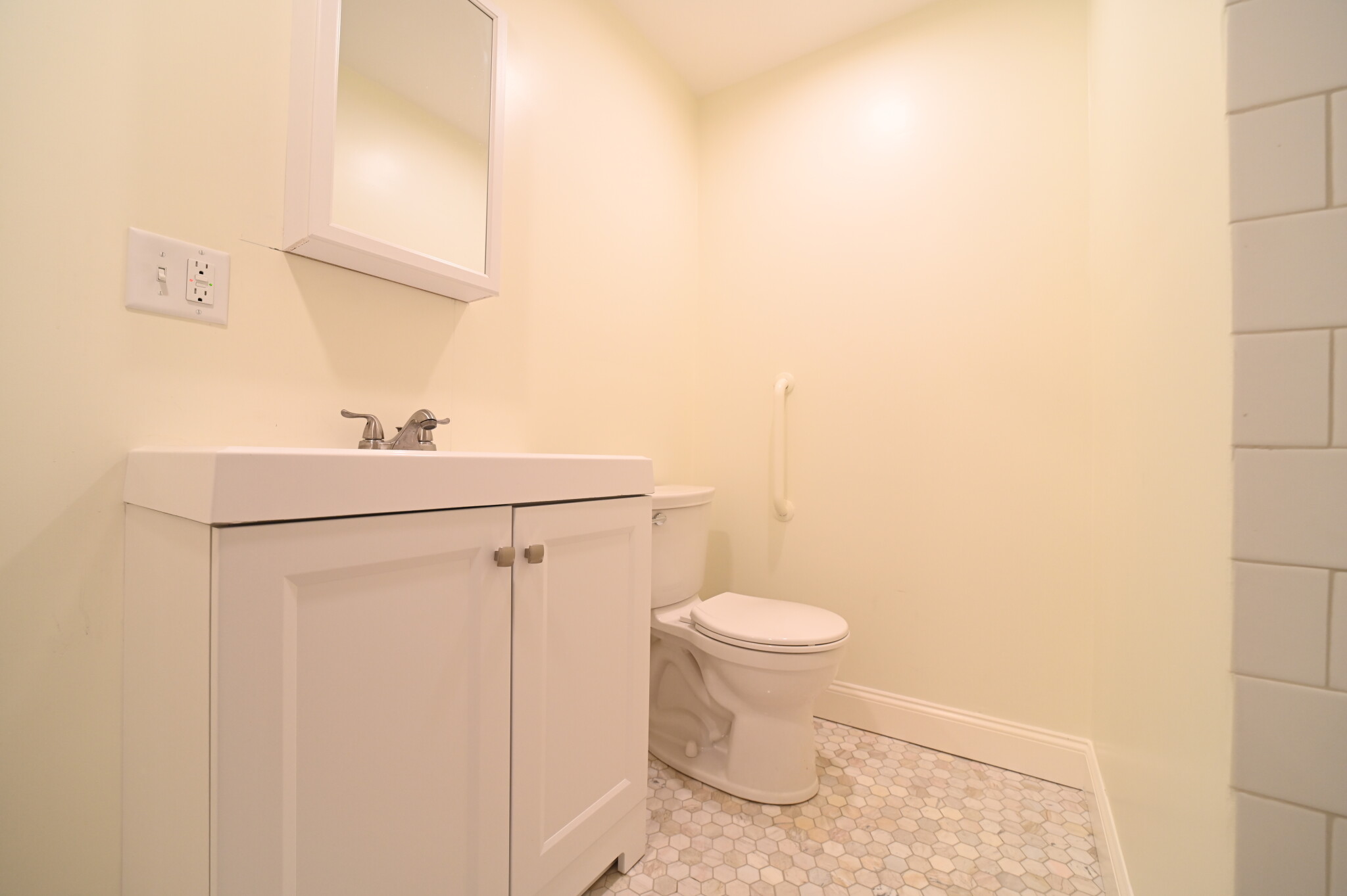 1712 Beacon St, Washington Square