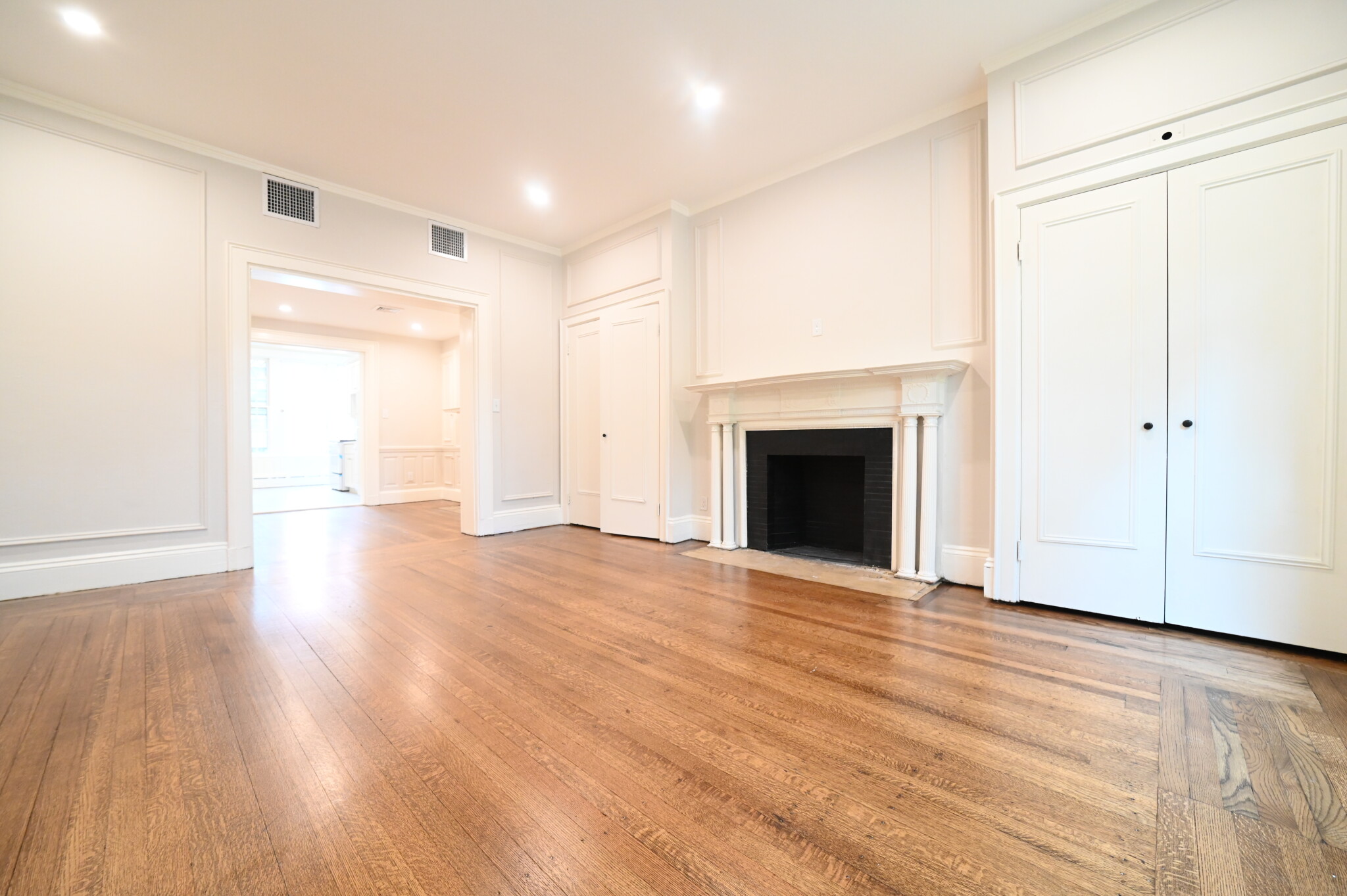 1712 Beacon St, Washington Square