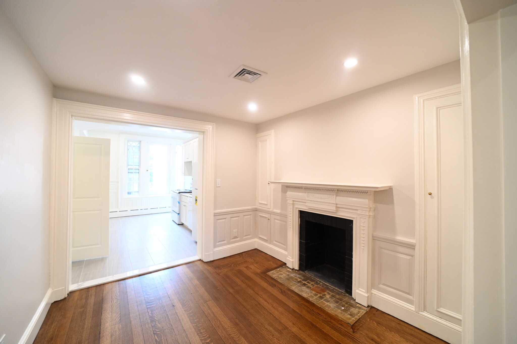 1712 Beacon St, Washington Square