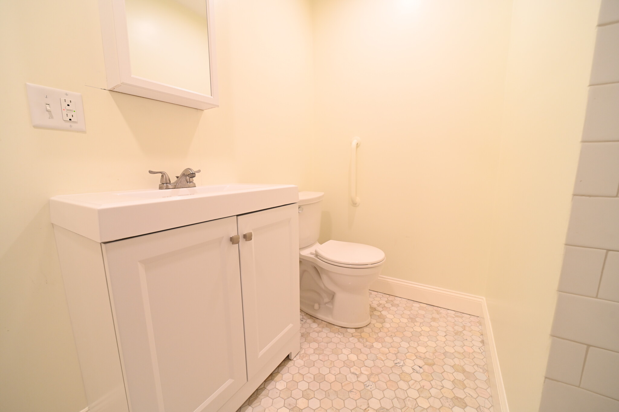 1712 Beacon St, Washington Square