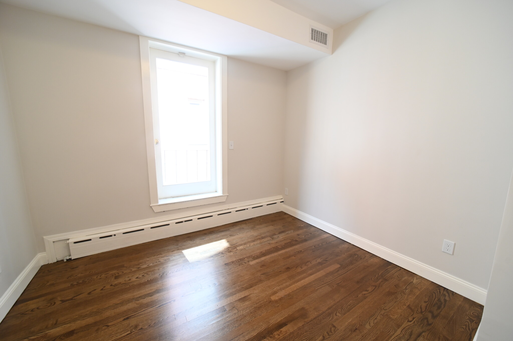 1712 Beacon St, Washington Square