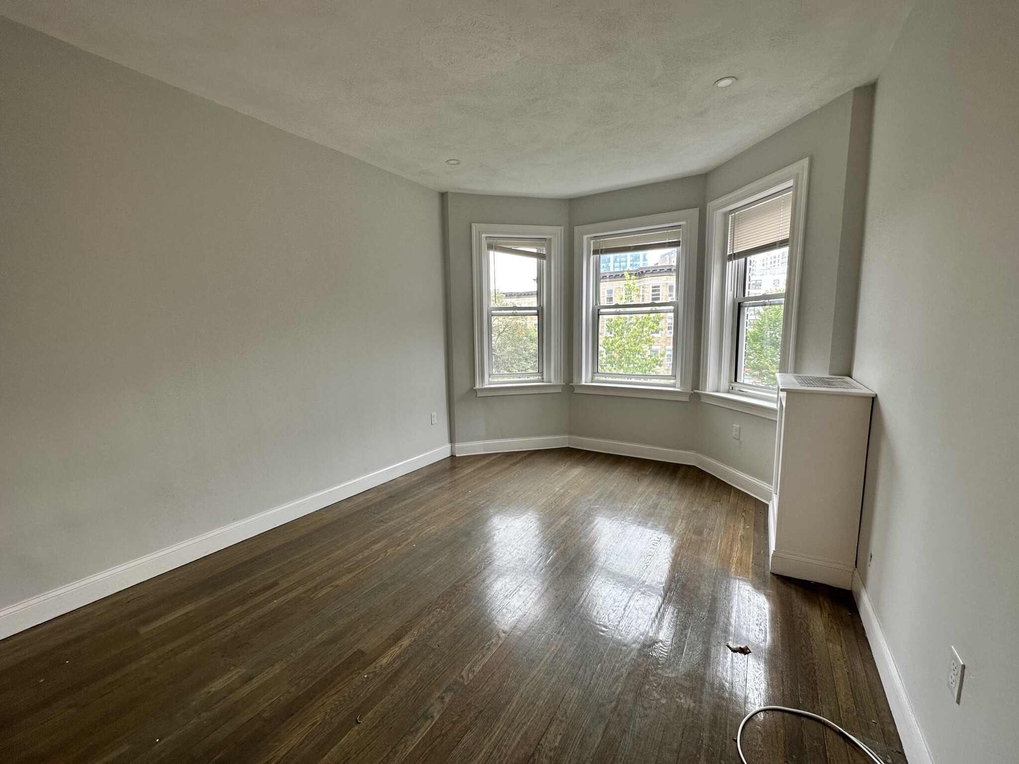 100 Queensberry St, Fenway