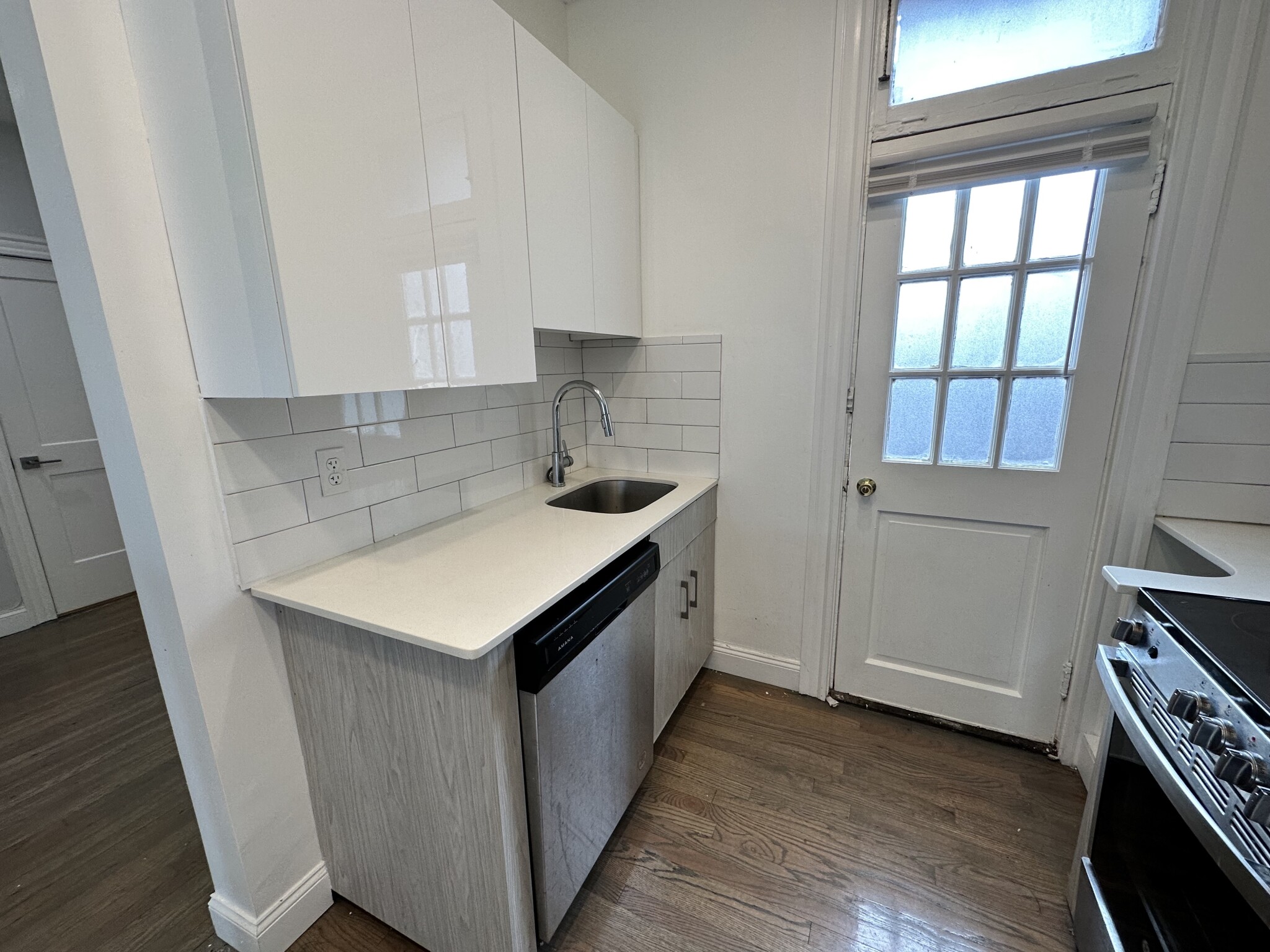 100 Queensberry St, Fenway