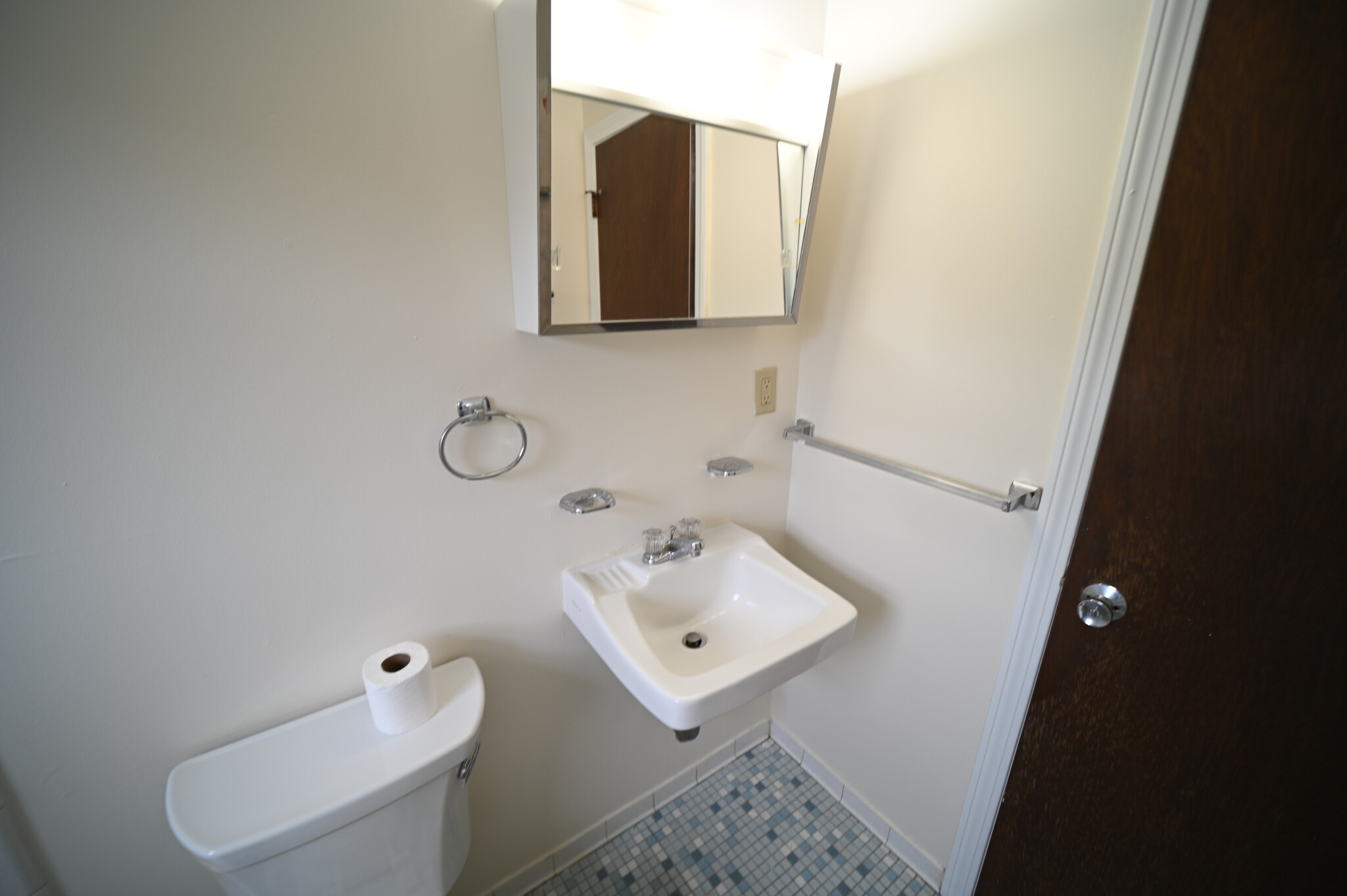 1 Brattle Dr, Arlington