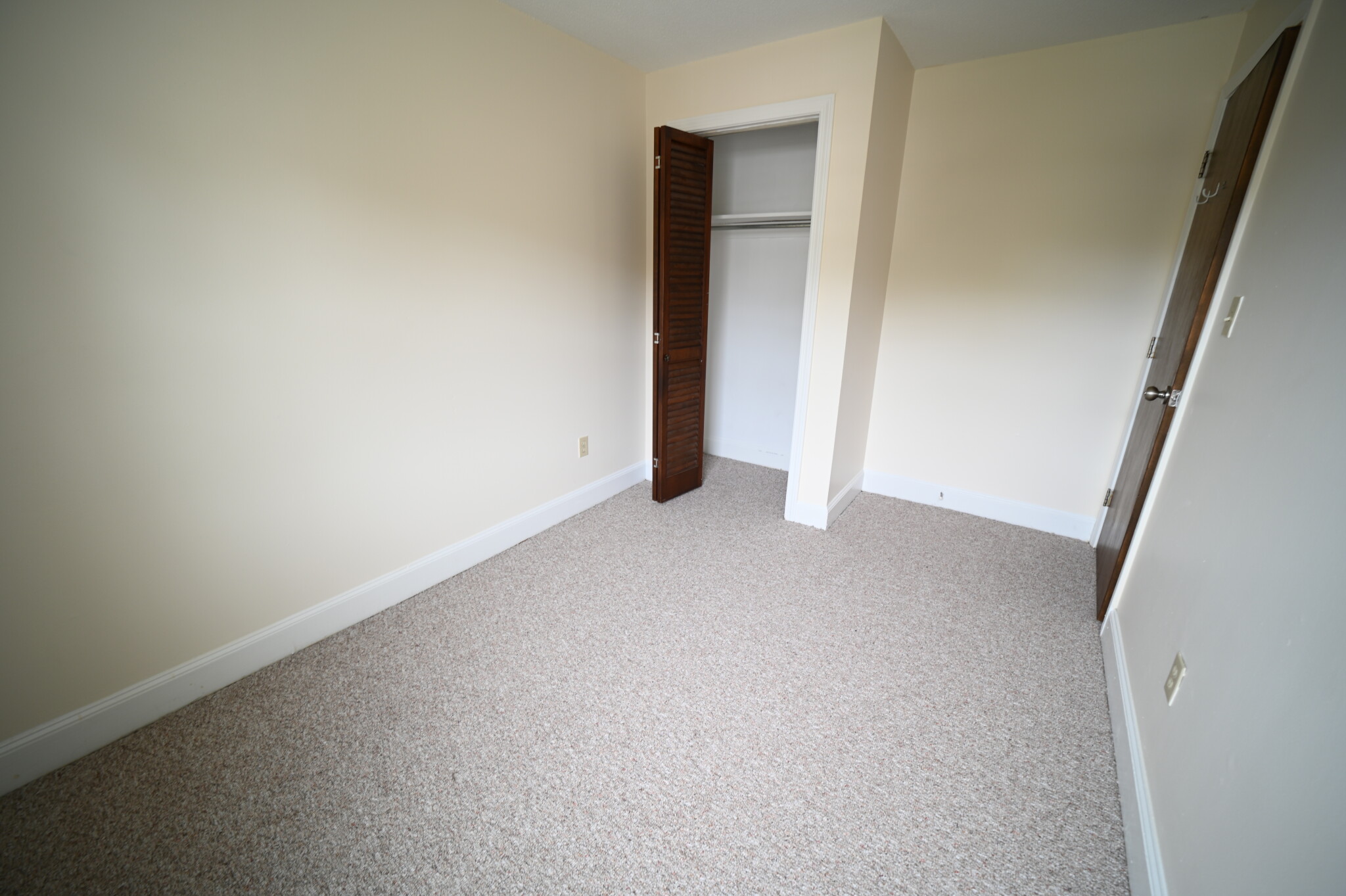 1 Brattle Dr, Arlington