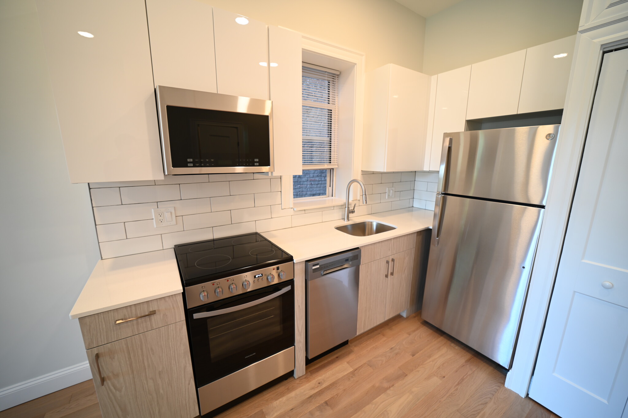 98 Queensberry St, Fenway