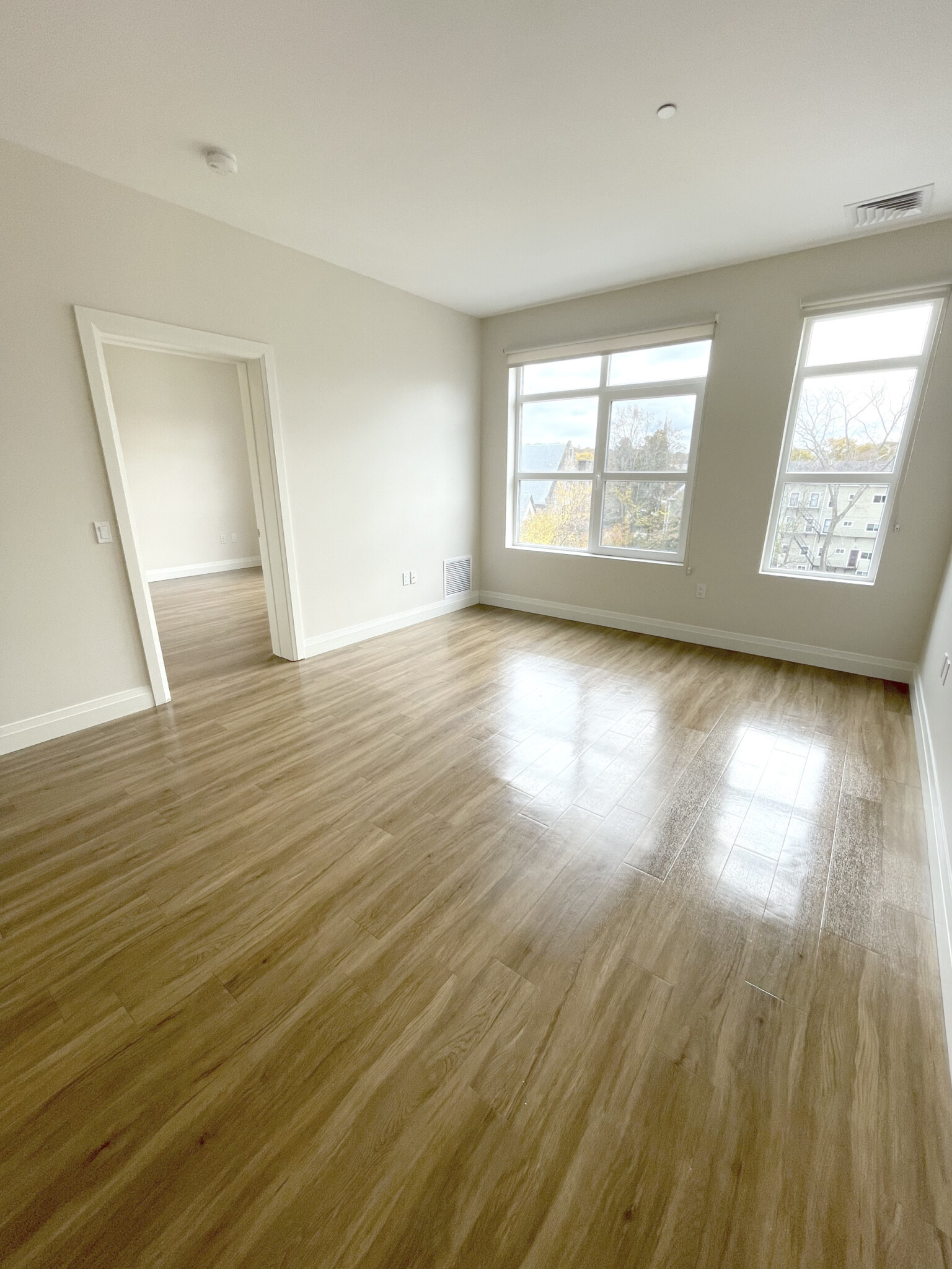 28 Austin, Newton