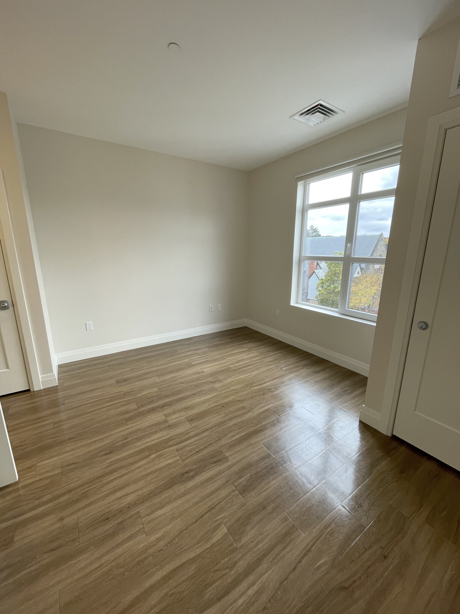28 Austin, Newton