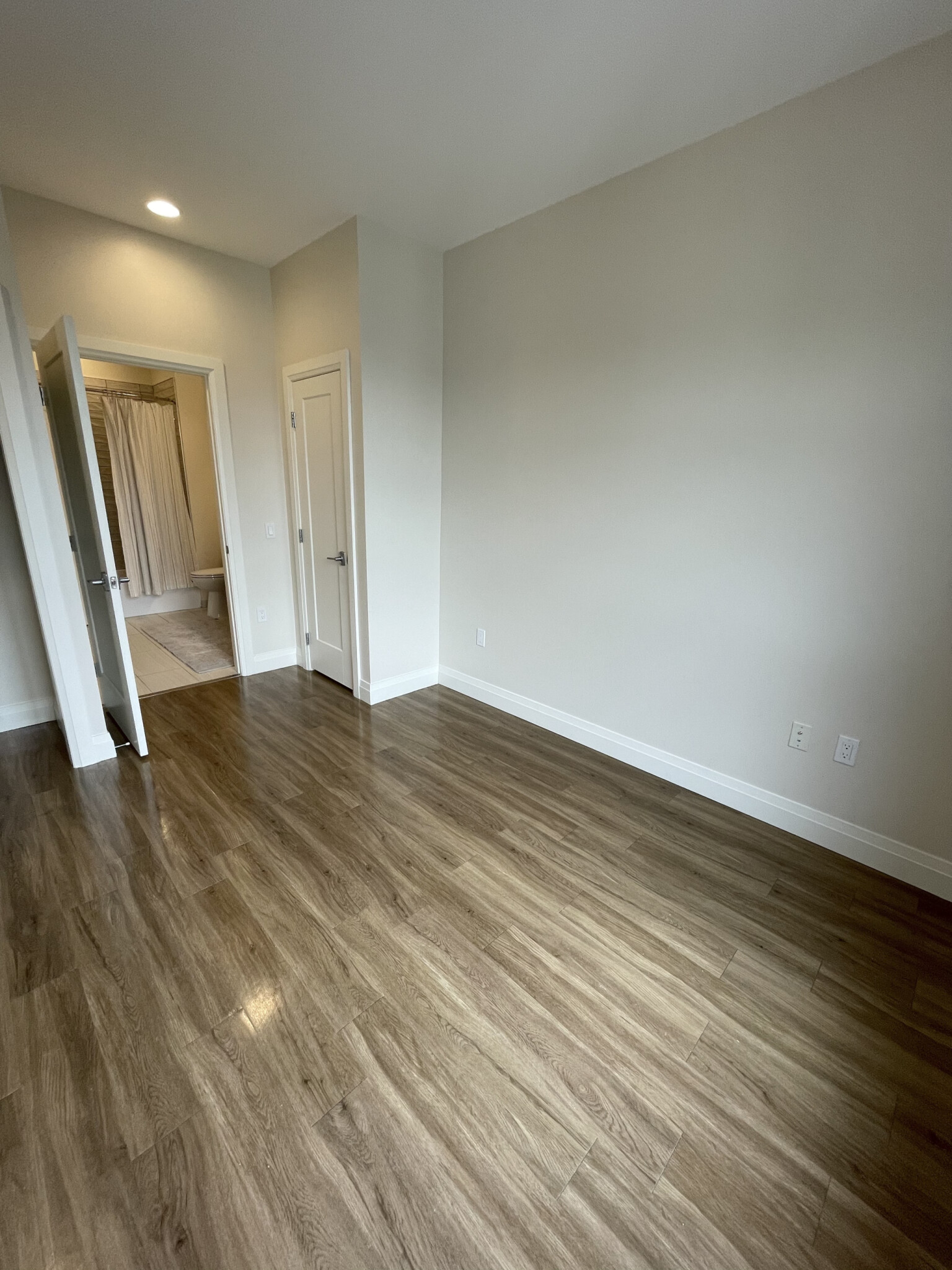 28 Austin, Newton