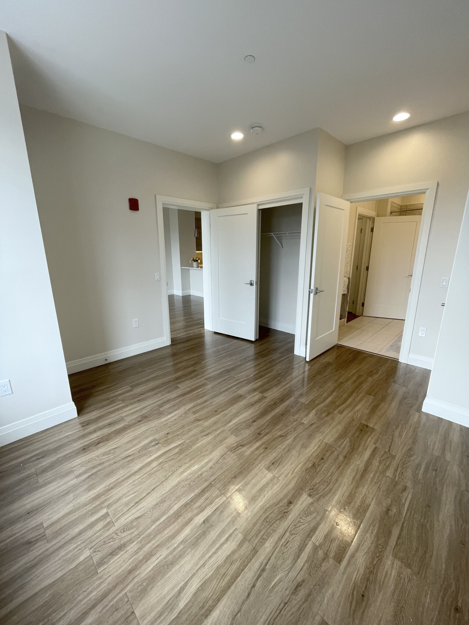 28 Austin, Newton