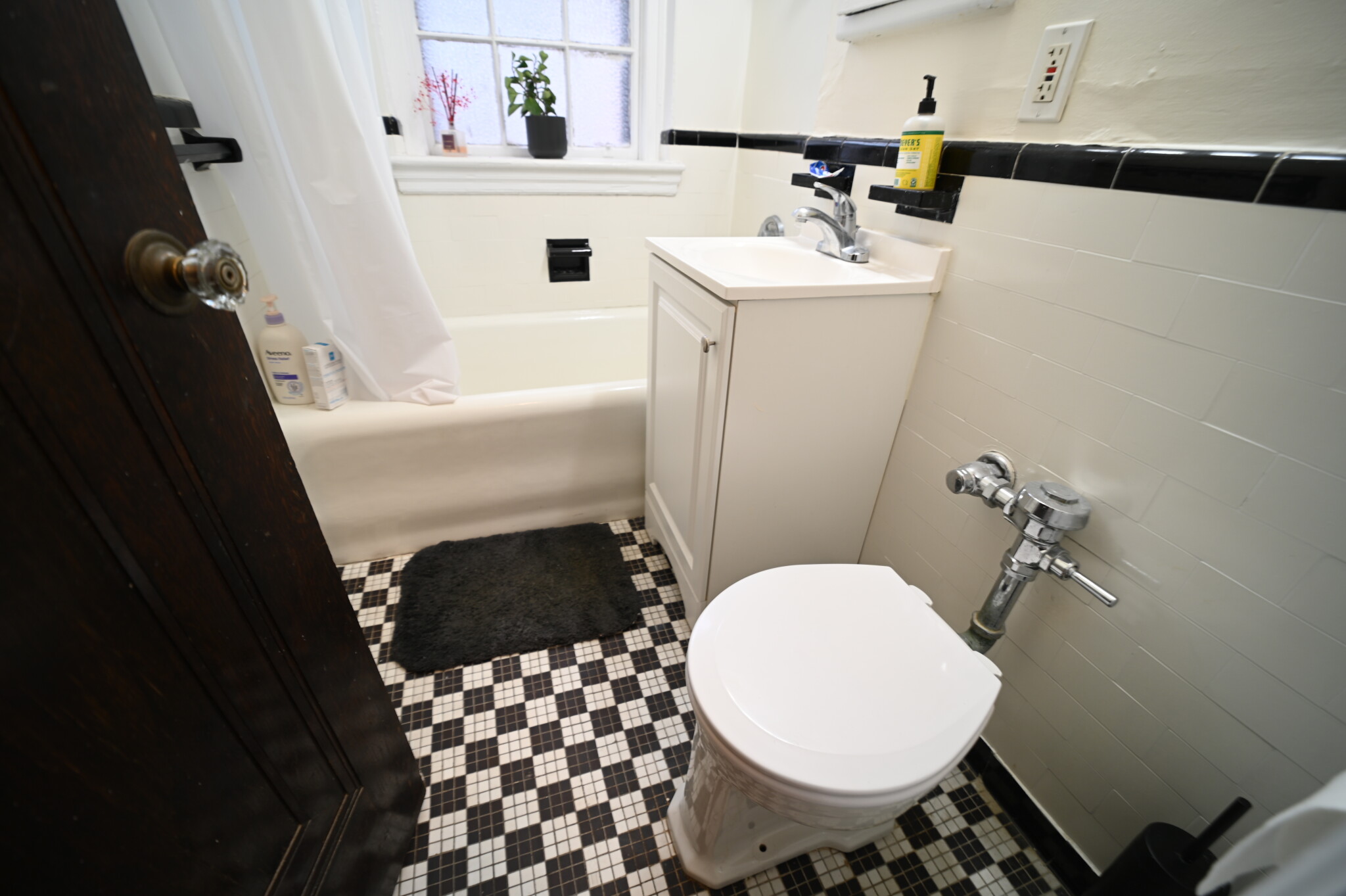 81 Strathmore Rd, Brighton