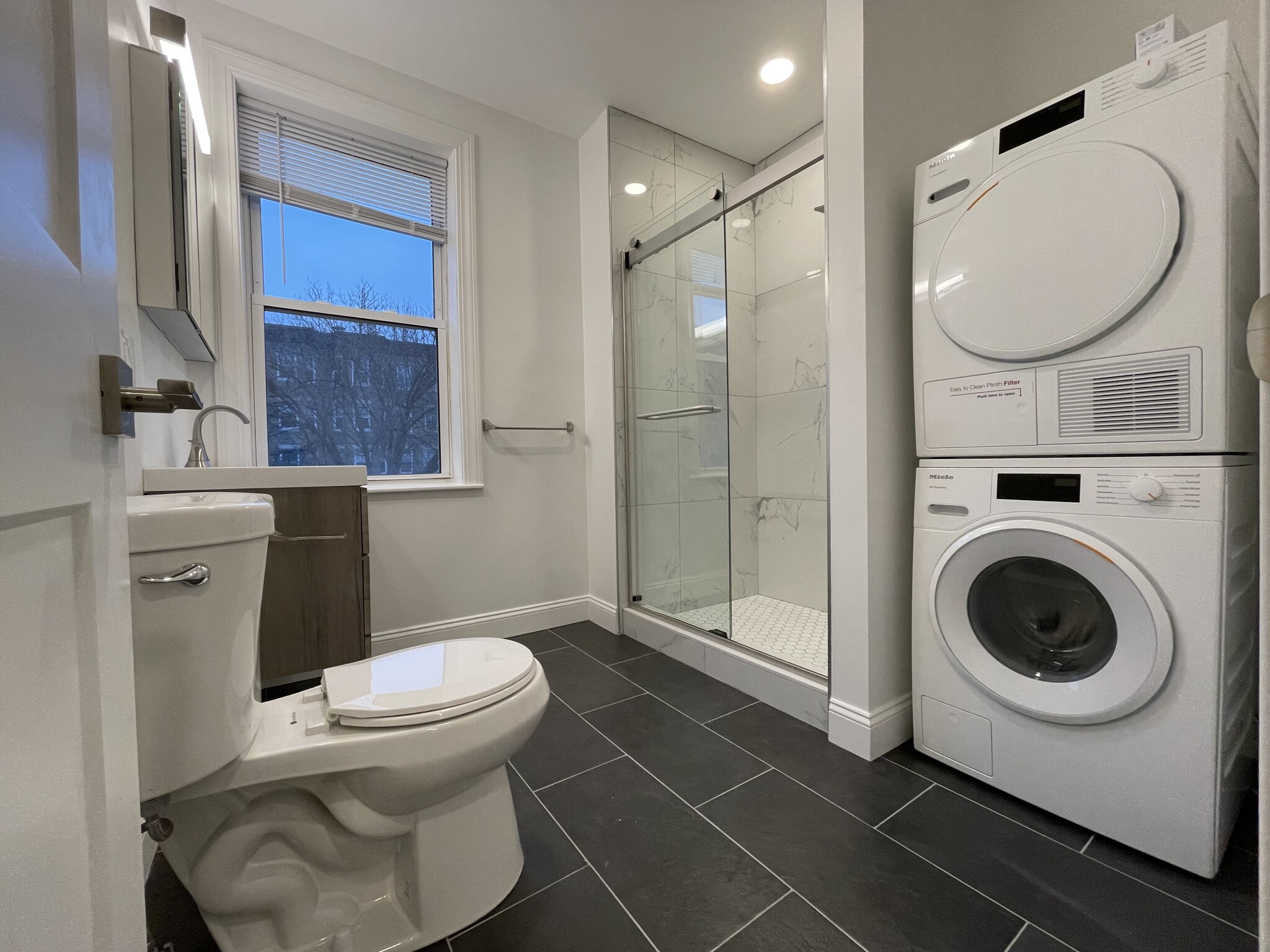 106 Queensberry St, Fenway