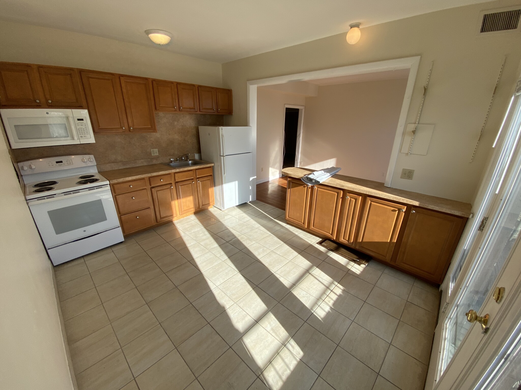 1135 Commonwealth Ave. - 4,725USD / month