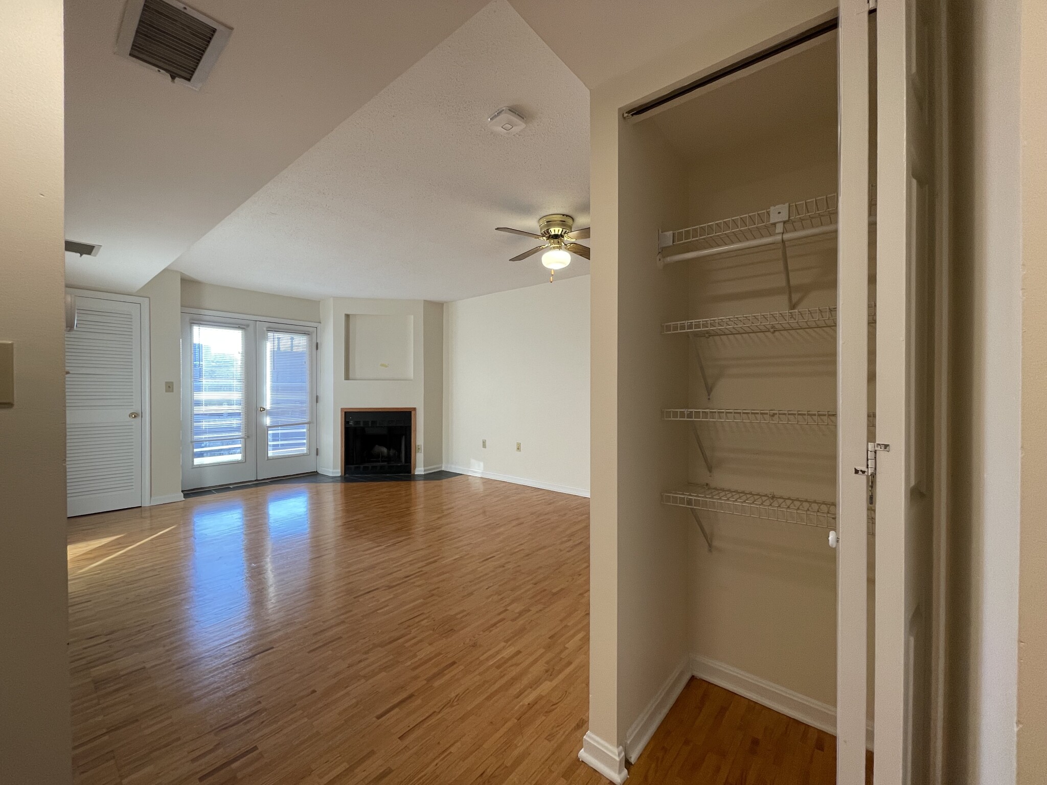 345 Franklin St, Riverside