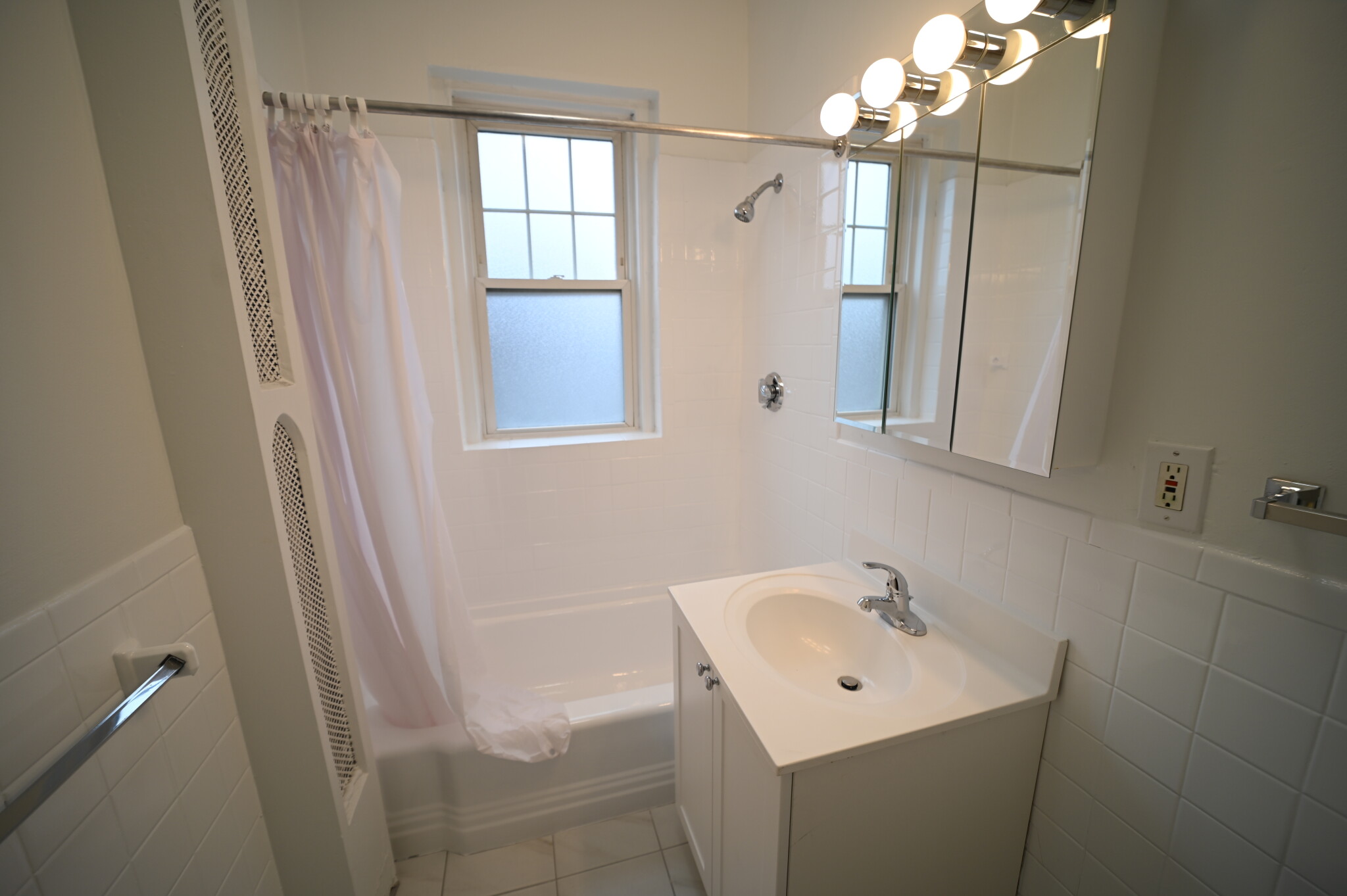 111 Kilsyth Rd, Brighton