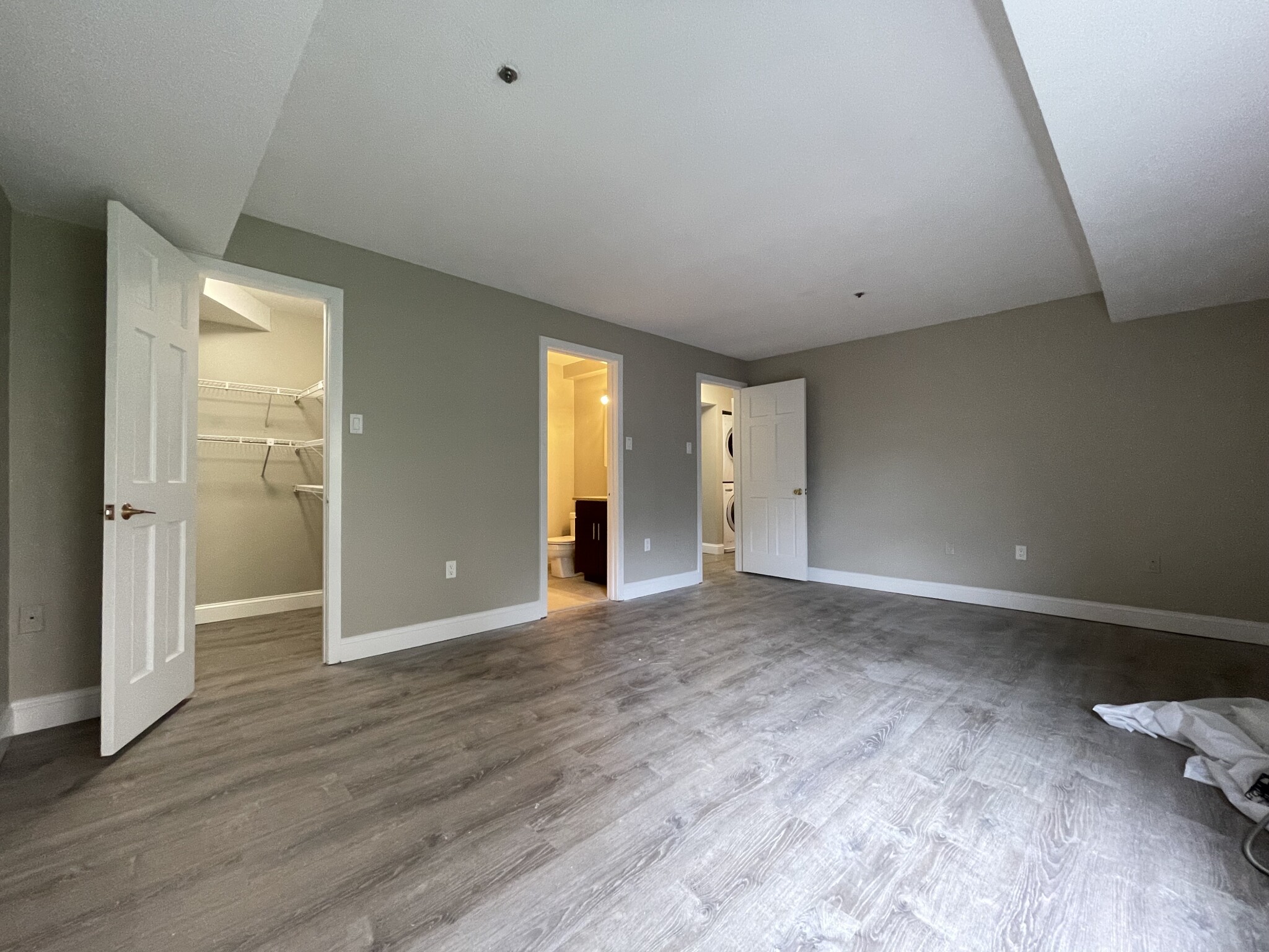 1111 Beacon St, Longwood