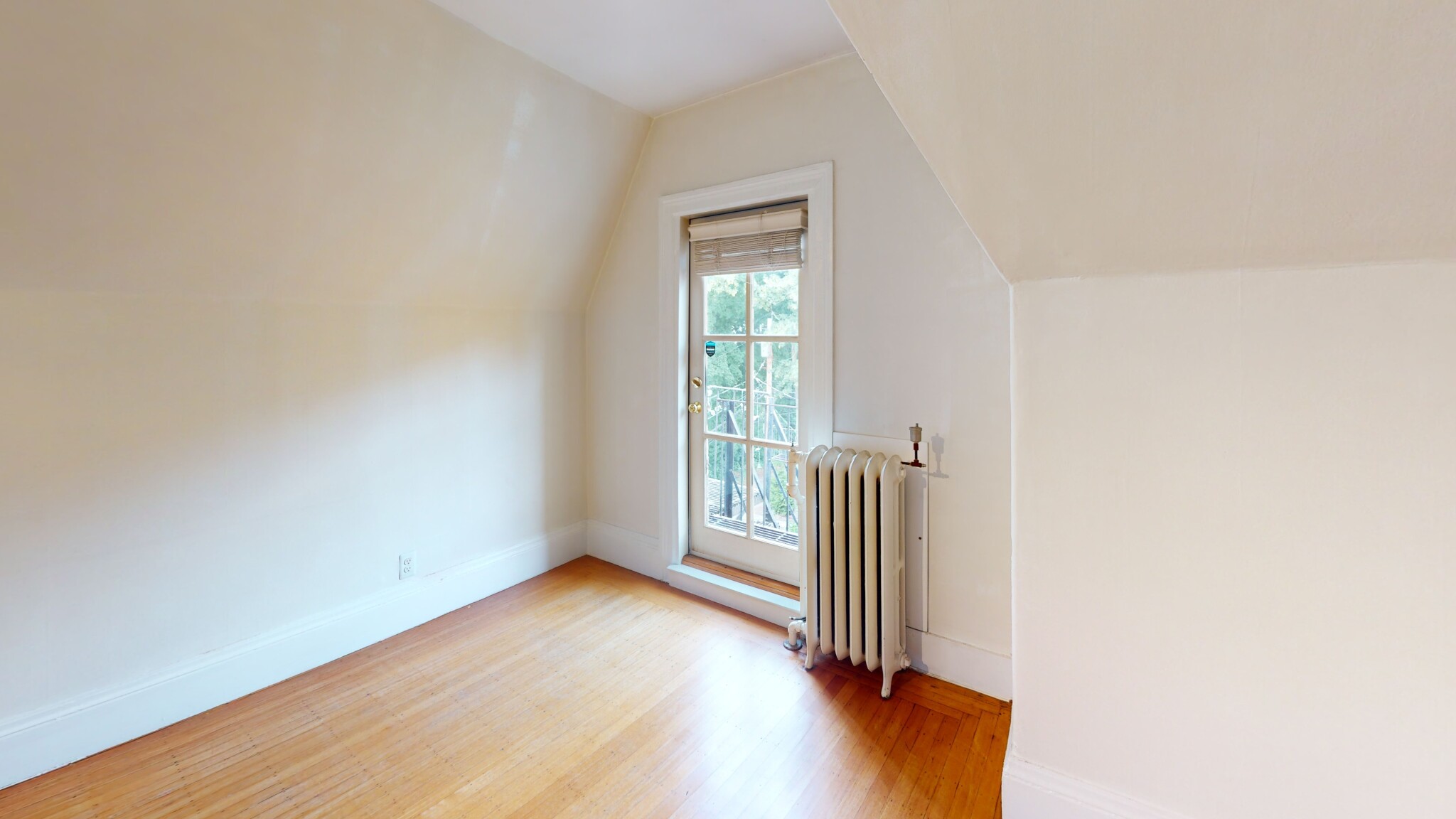 1748 Beacon St, Washington Square