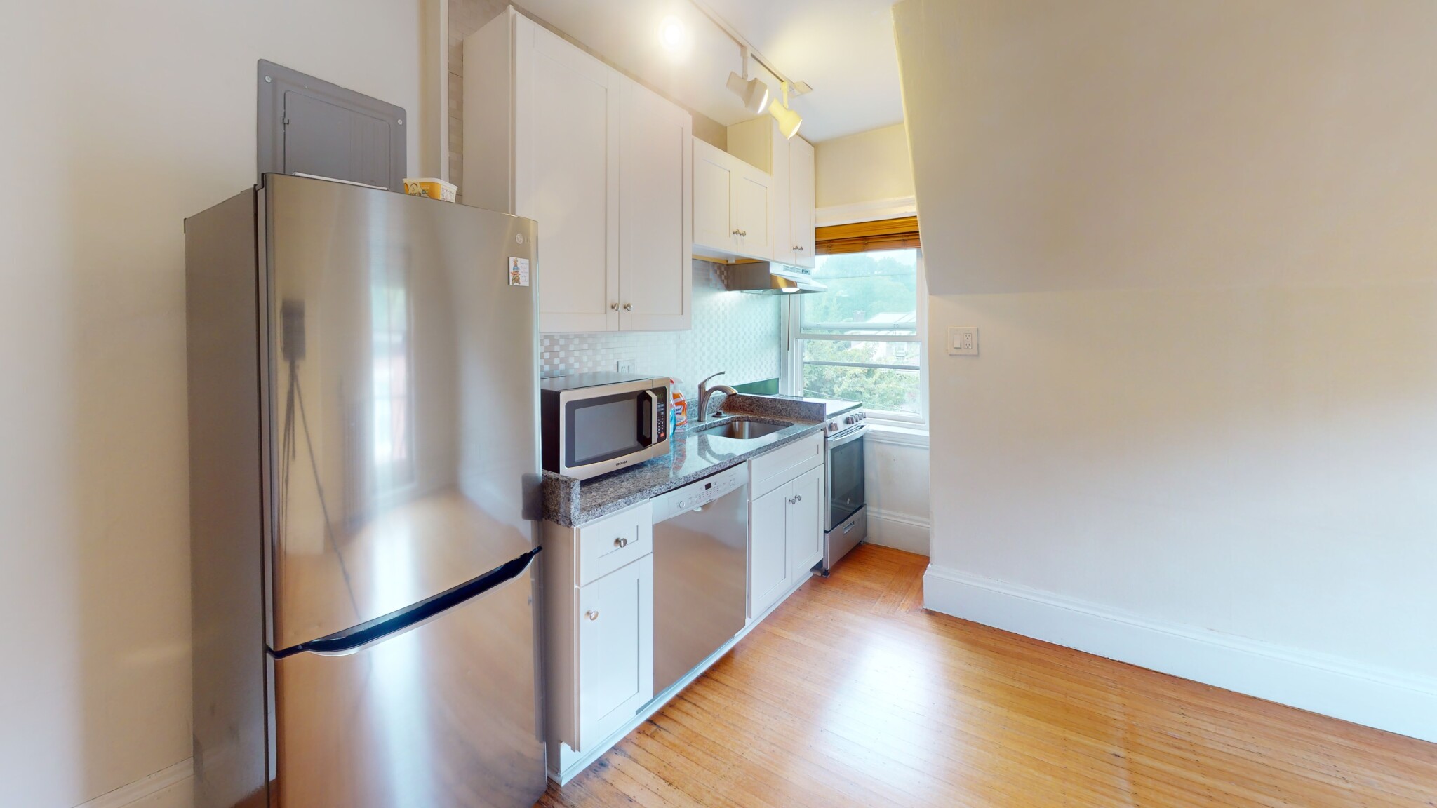 1748 Beacon St, Washington Square