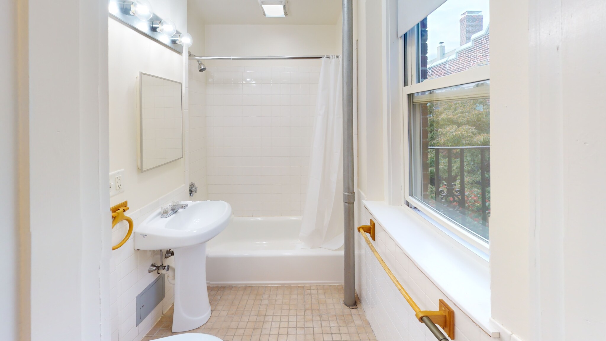 85 Strathmore Rd, Brighton