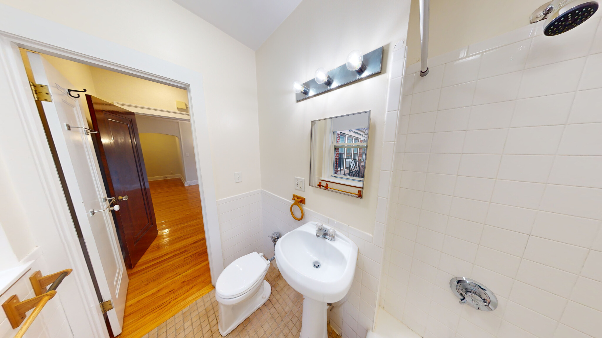 85 Strathmore Rd, Brighton