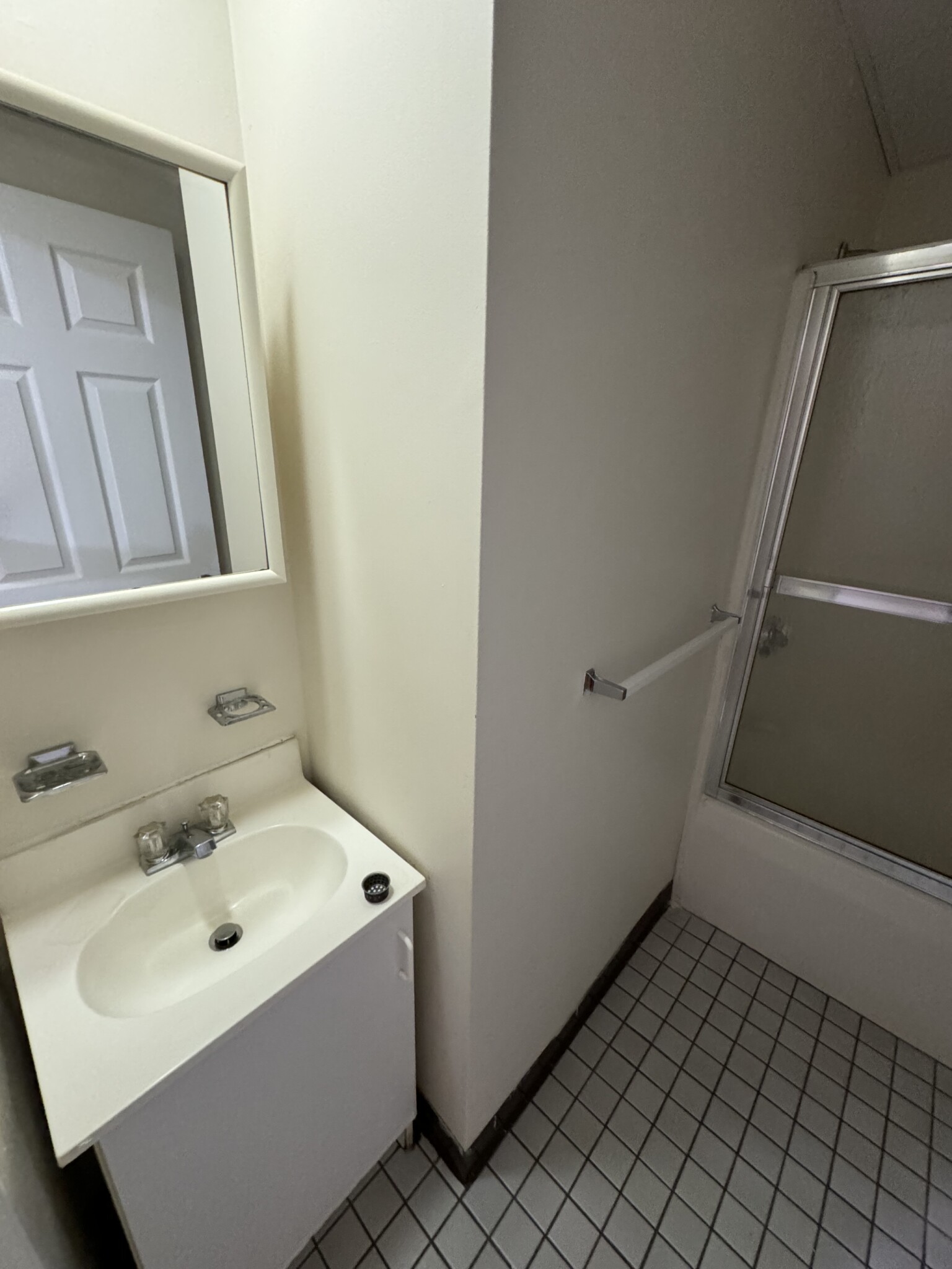 81 Essex St, Chinatown