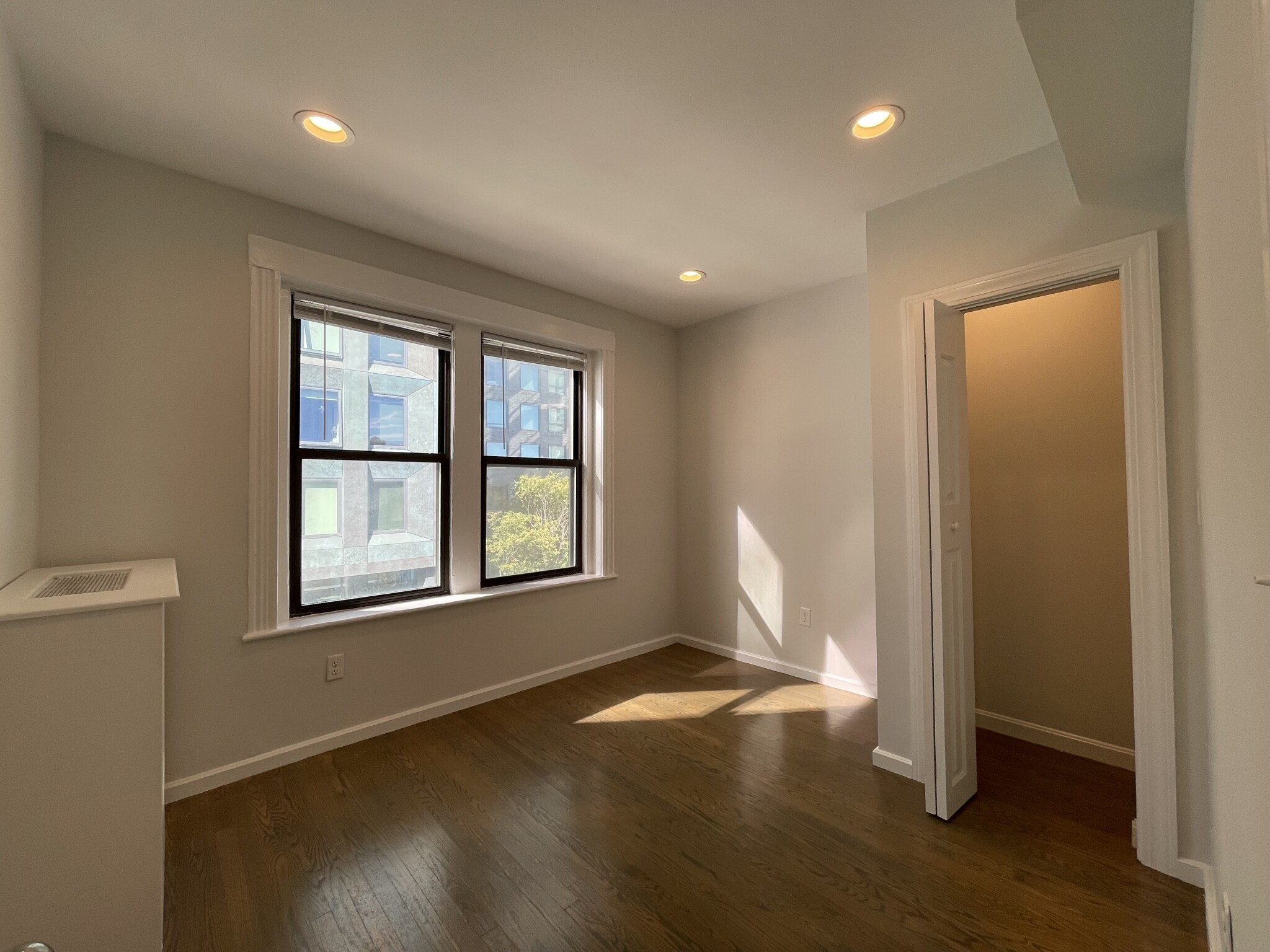 19 Peterborough St, Fenway