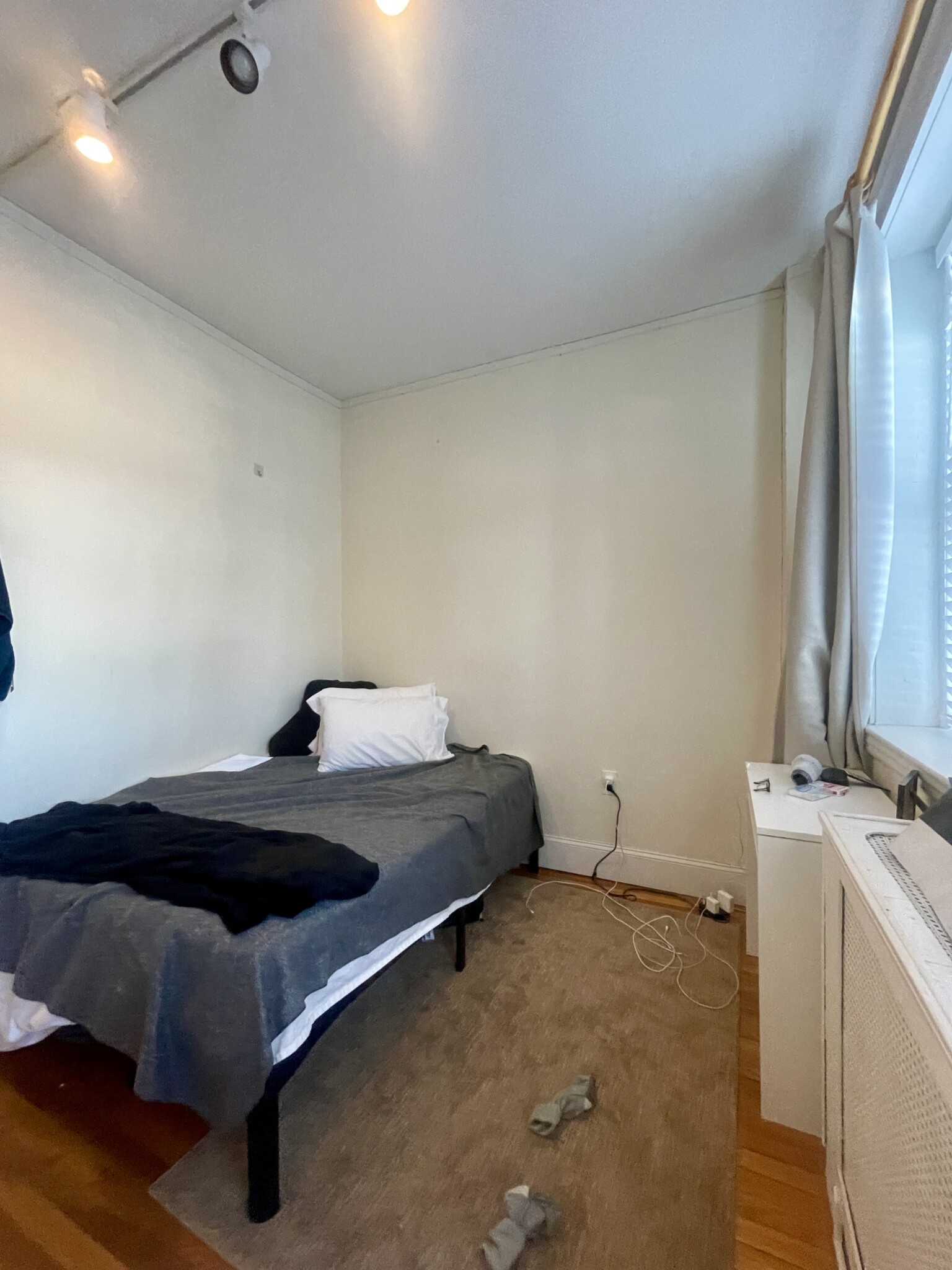 2001 Commonwealth Ave, Brighton