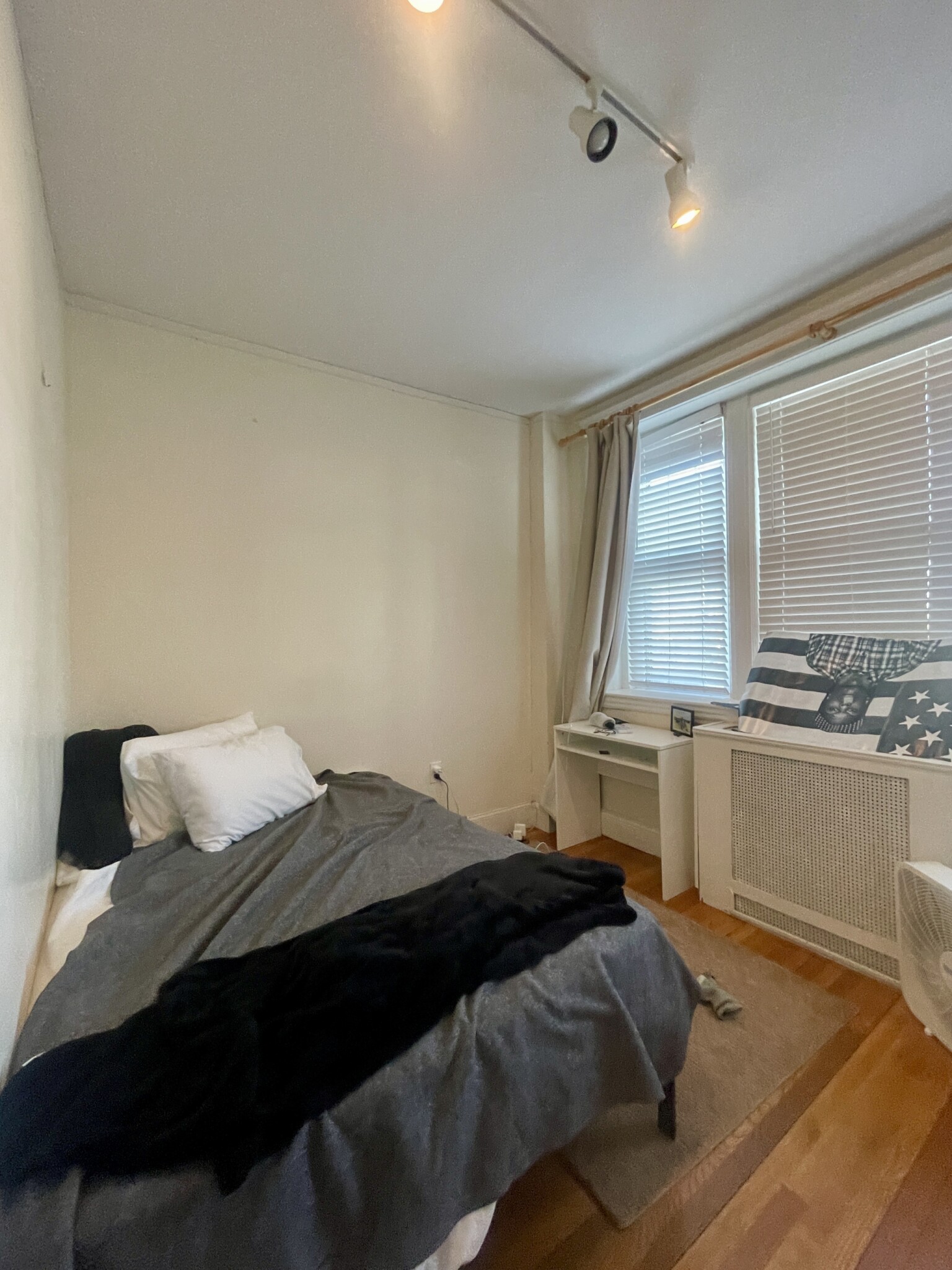 2001 Commonwealth Ave, Brighton