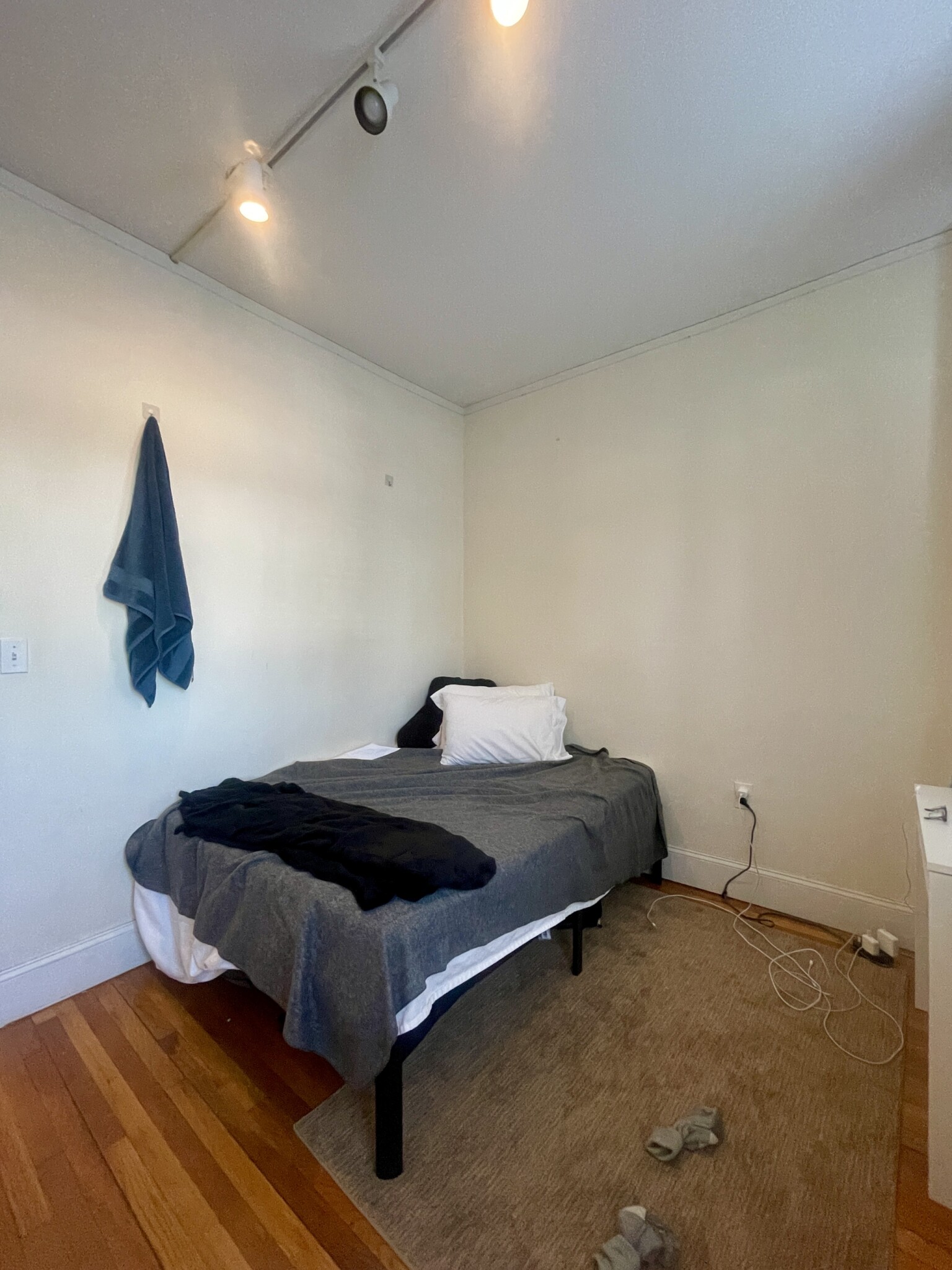 2001 Commonwealth Ave, Brighton