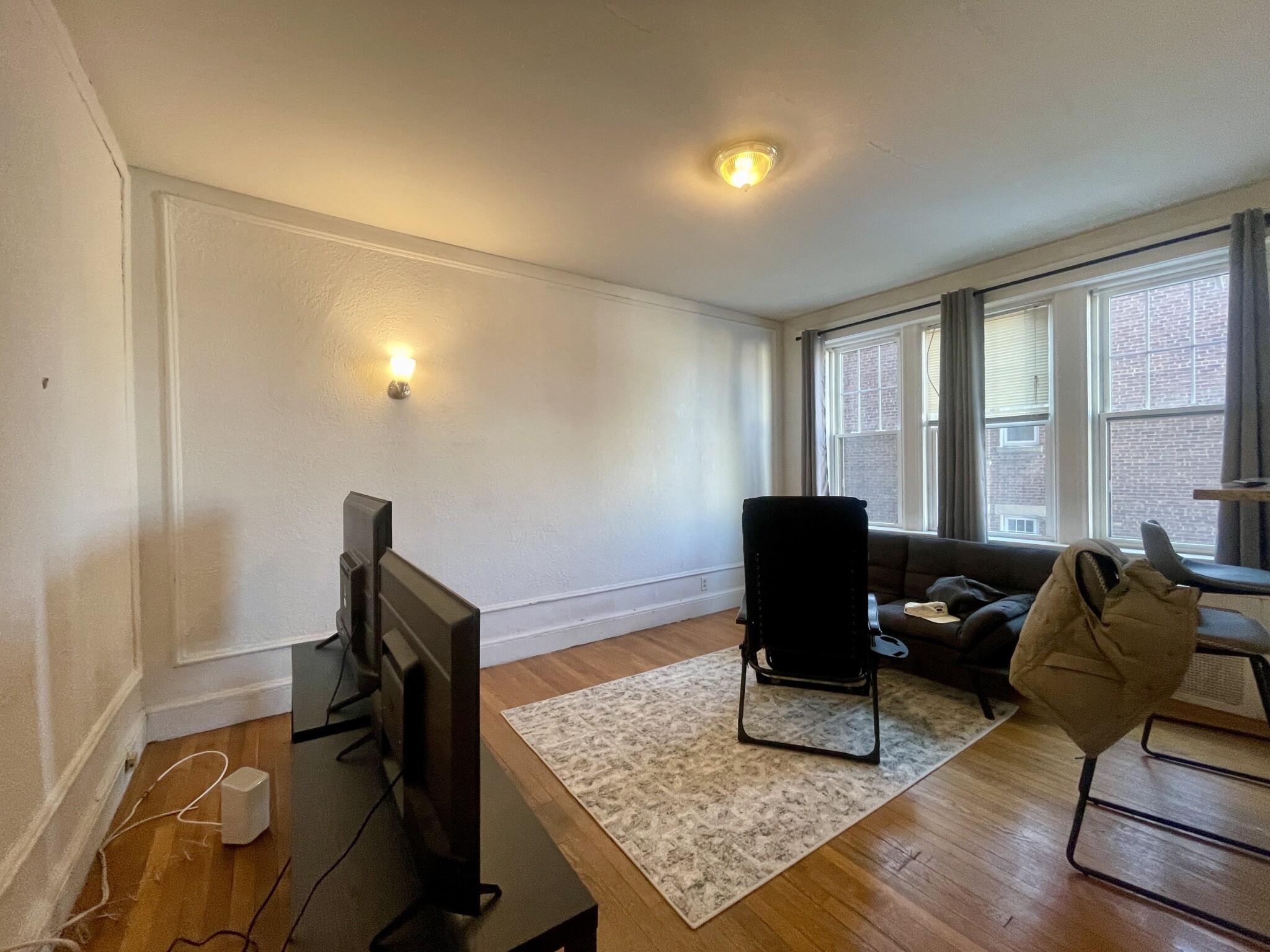 2003 Commonwealth Ave, Brighton