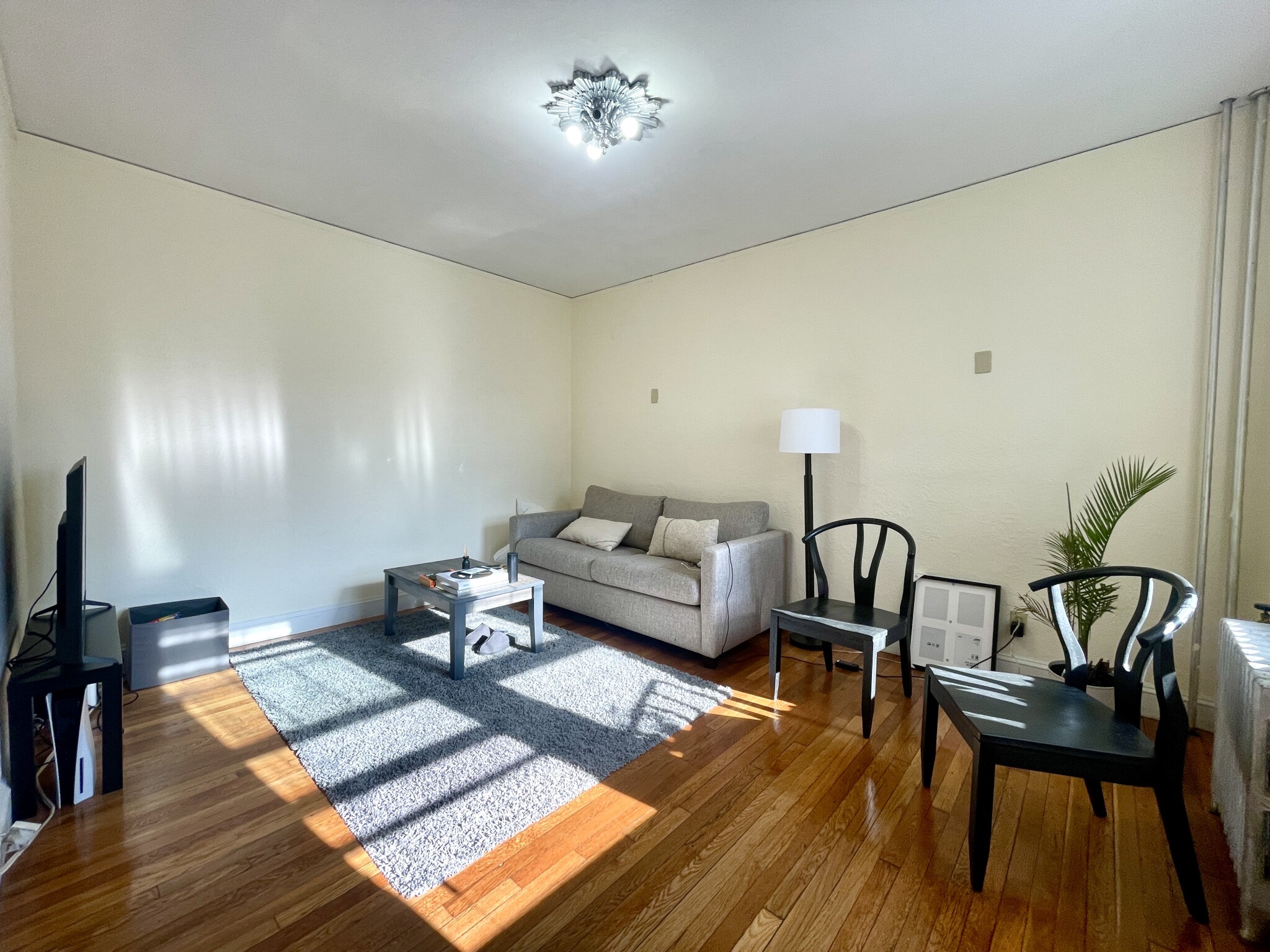 1949 Commonwealth Ave, Brighton