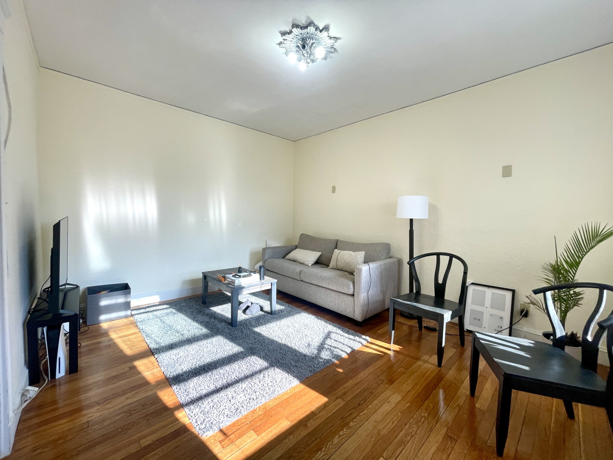 1949 Commonwealth Ave, Brighton