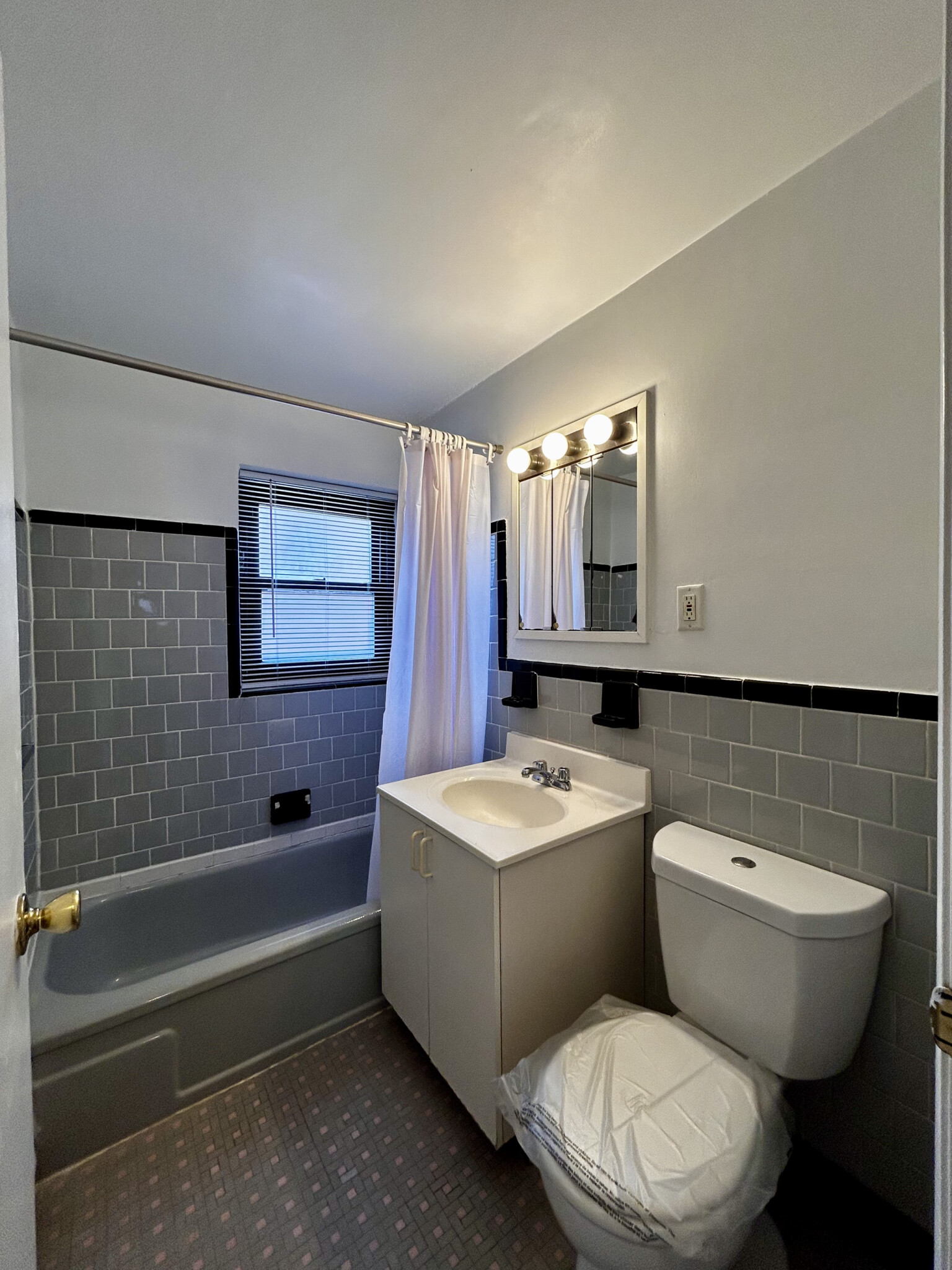 https://ygl-photos.s3.us-west-004.backblazeb2.com/272W6823762304f66.jpg
