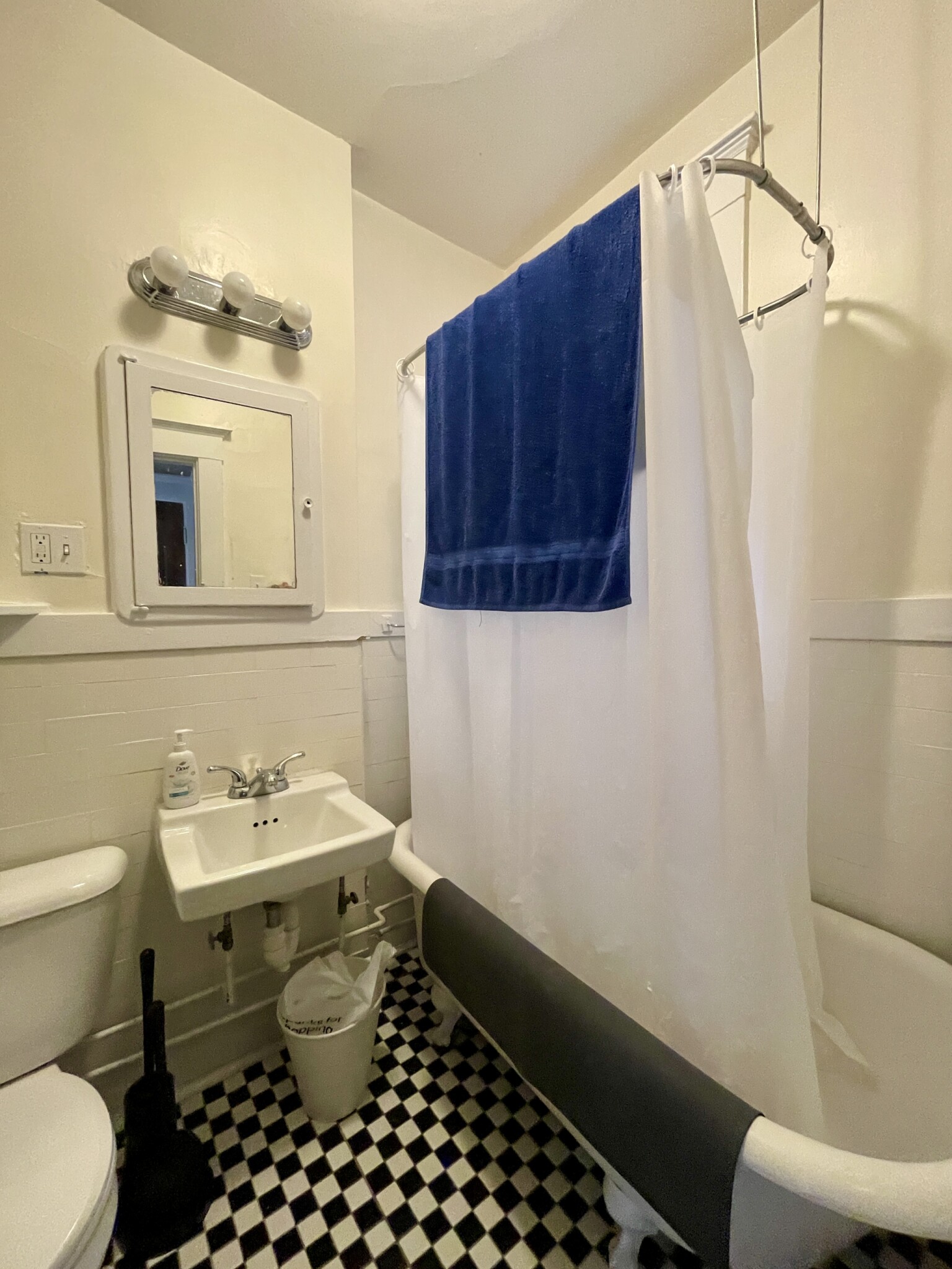 https://ygl-photos.s3.us-west-004.backblazeb2.com/272W684ce81cc2463.jpg
