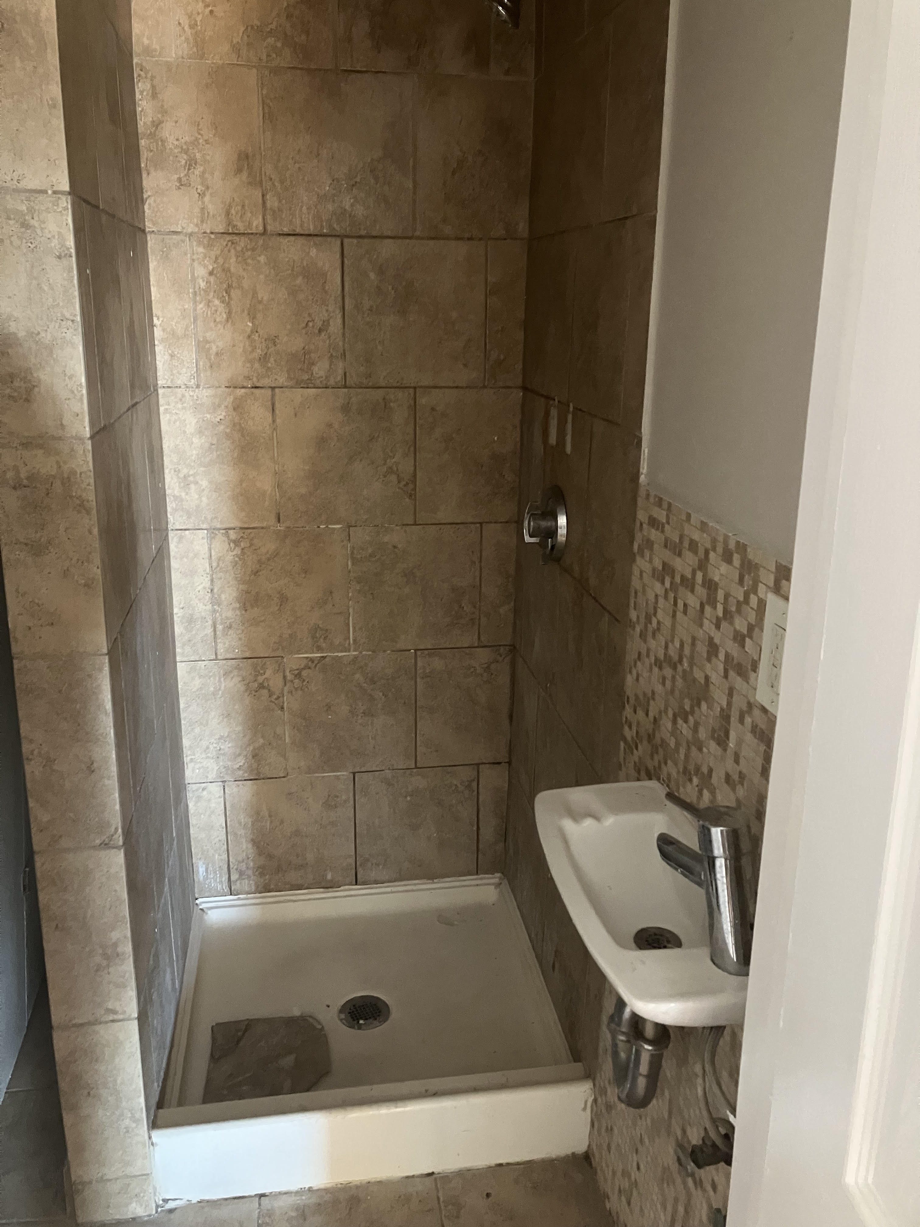 512 Medford St, Magoun Square