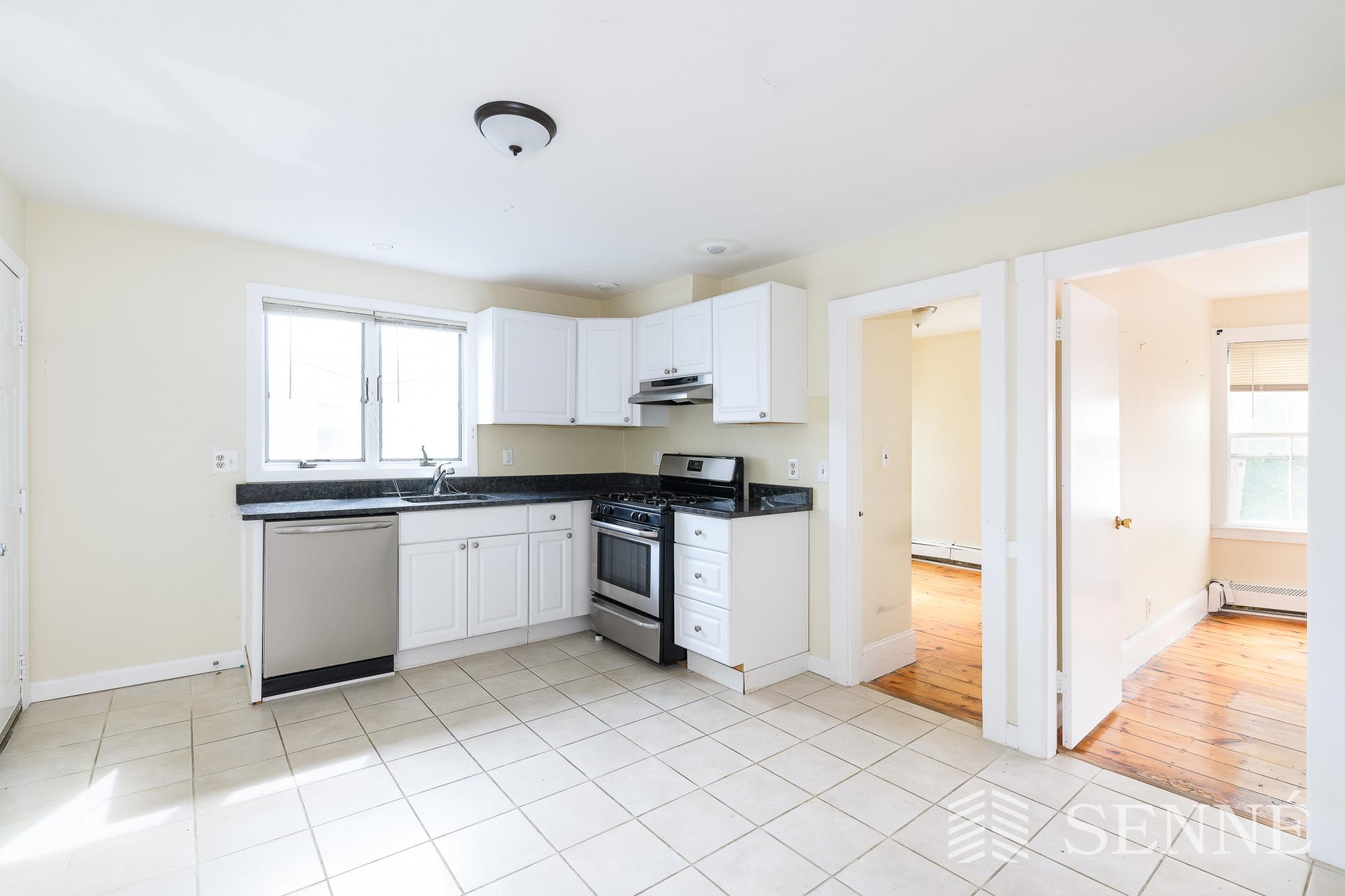 3 bed, 1 bath apartment for rent at 12 Kilby St Unit 3R, Prospect Hill — photo 2 of 11
