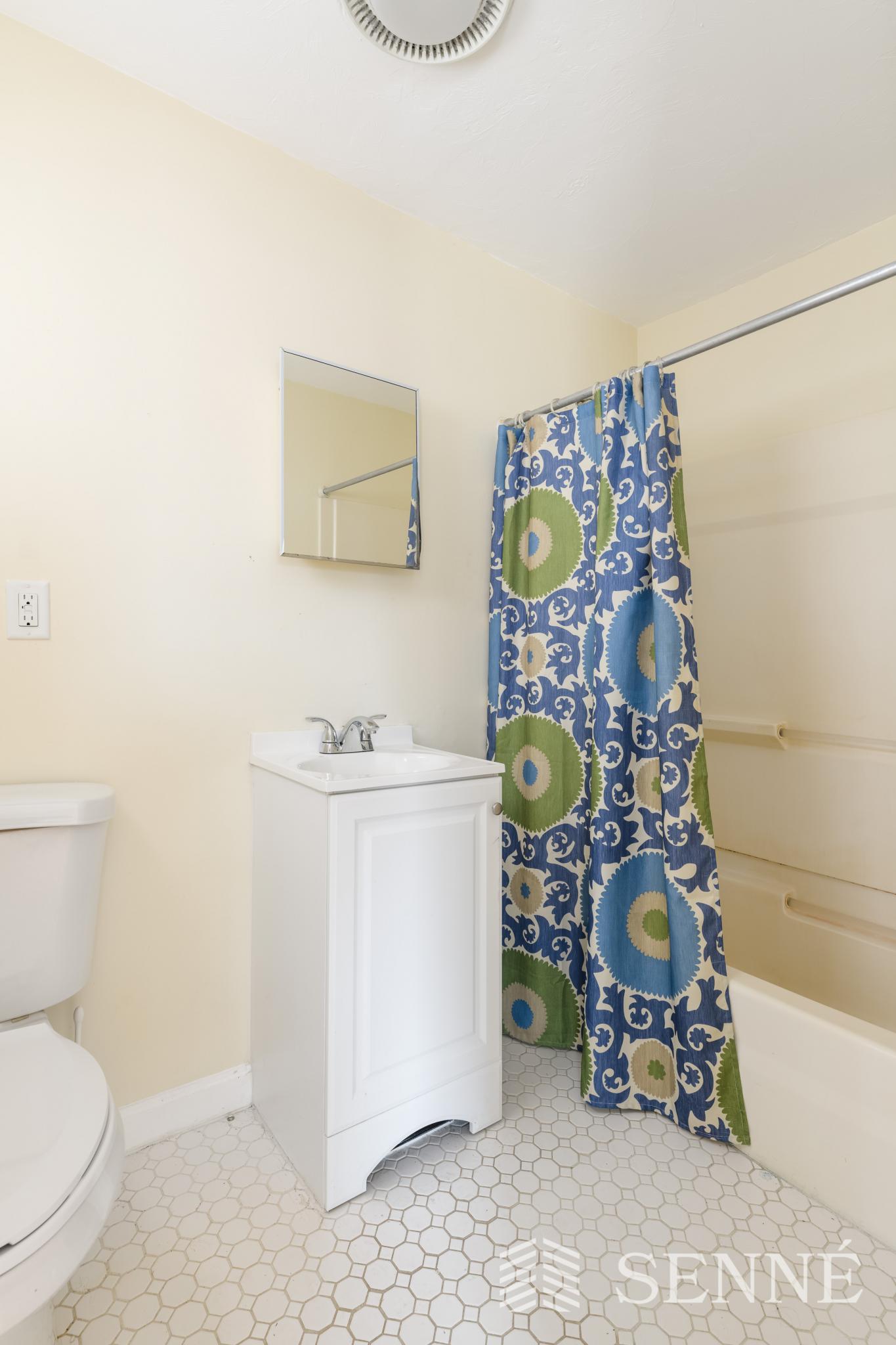 3 bed, 1 bath apartment for rent at 12 Kilby St Unit 3R, Prospect Hill — photo 9 of 11