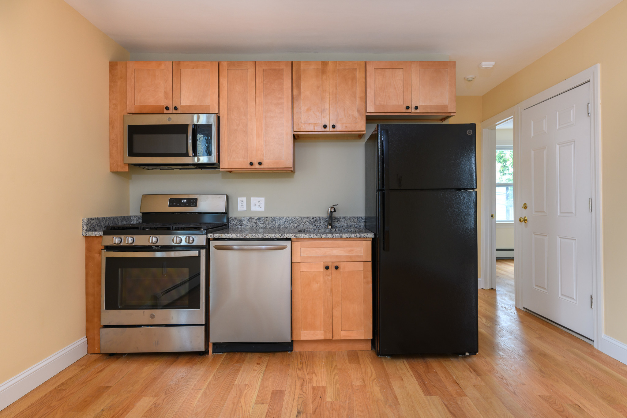4 bed, 2 bath apartment for rent at 303 Hurley Unit 2, Cambridge — photo 10 of 11