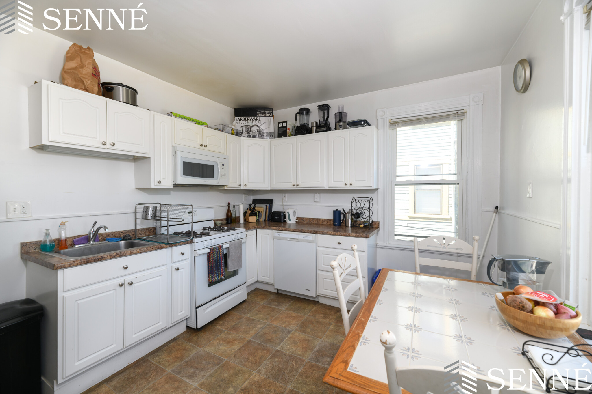 4 bed, 1 bath apartment for rent at 58 Walnut St Unit 3, Somerville — photo 2 of 13