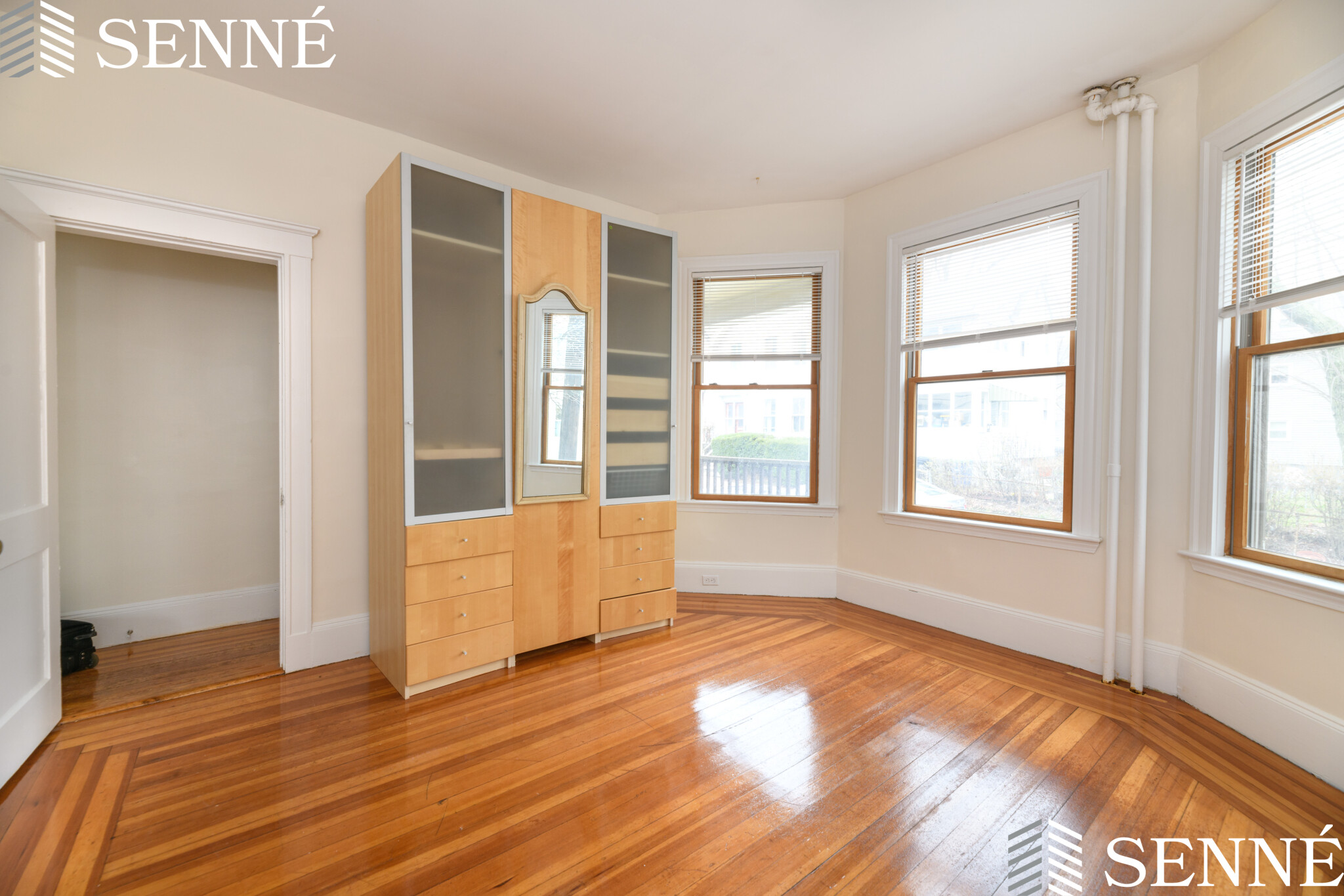 4 bed, 1.5 bath apartment for rent at 19 Buckingham St Unit 1, Somerville — photo 4 of 16