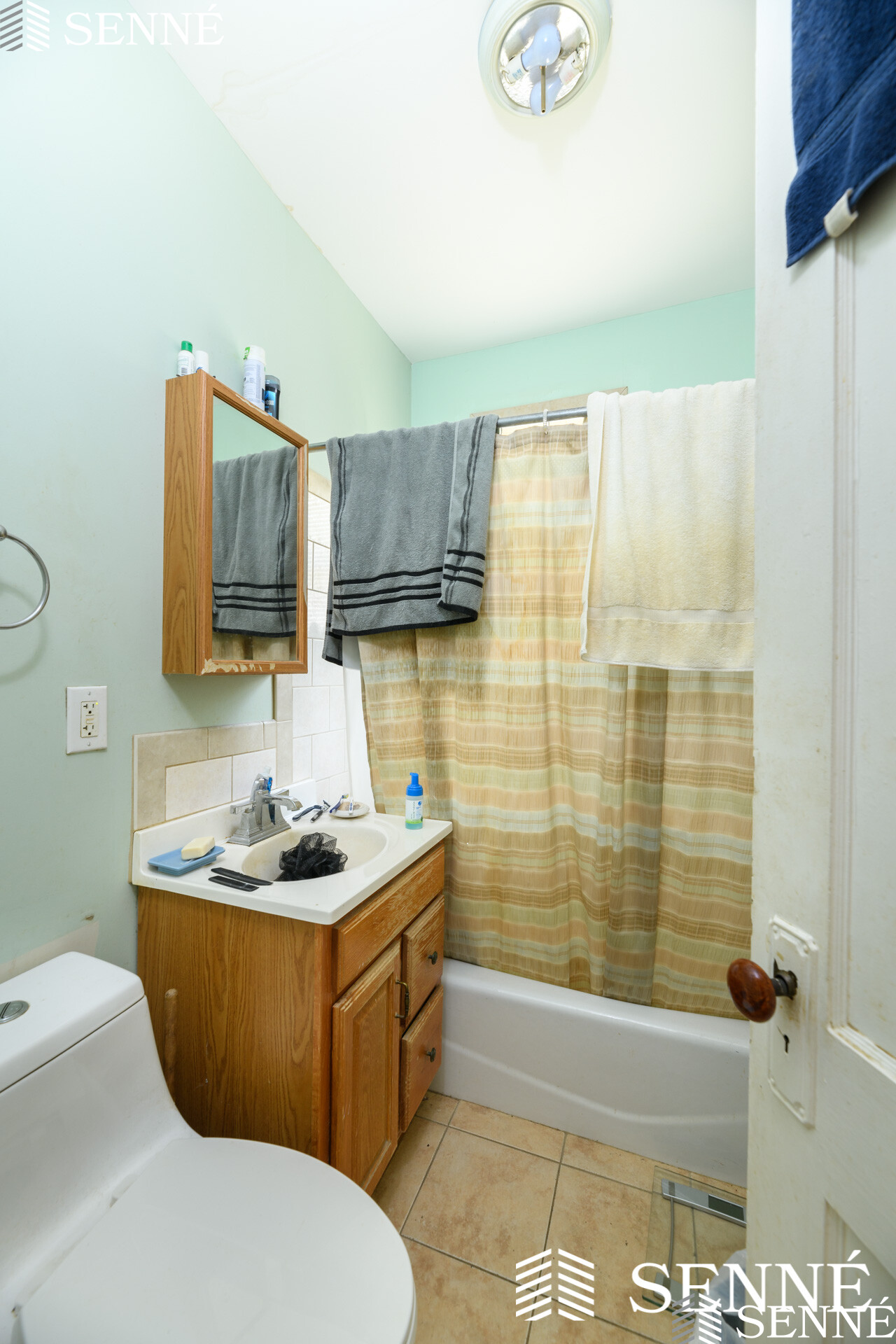 6 Sherborn Ct, Winter Hill