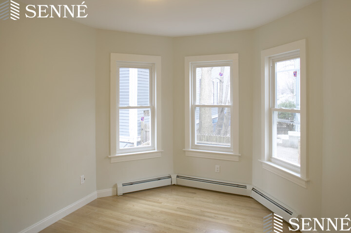 214 R Harvard St, Harvard Square