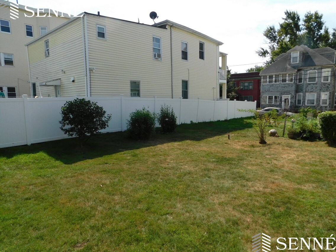 14 Adams St, Watertown