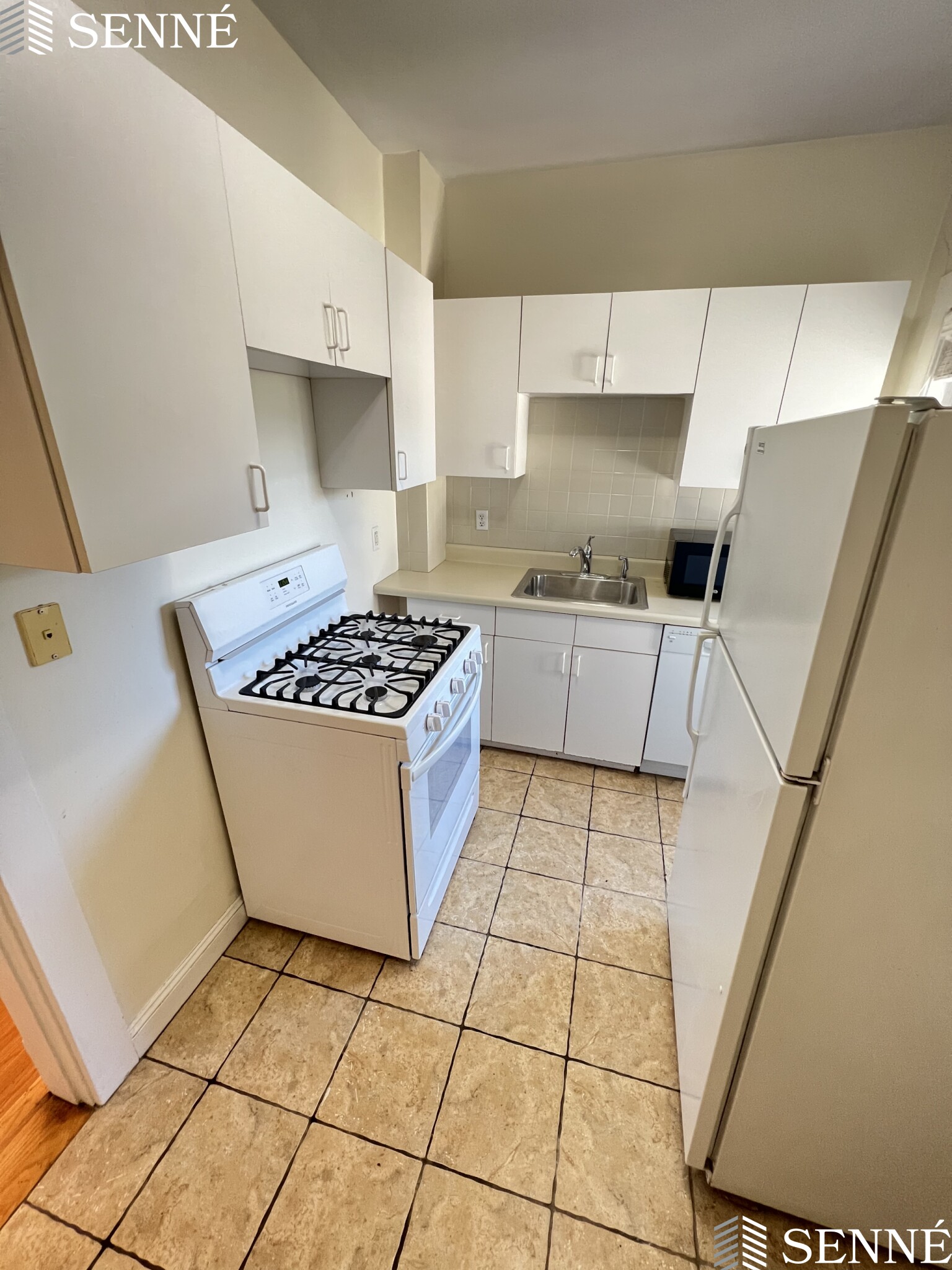 2 Sacramento St, Huron Village