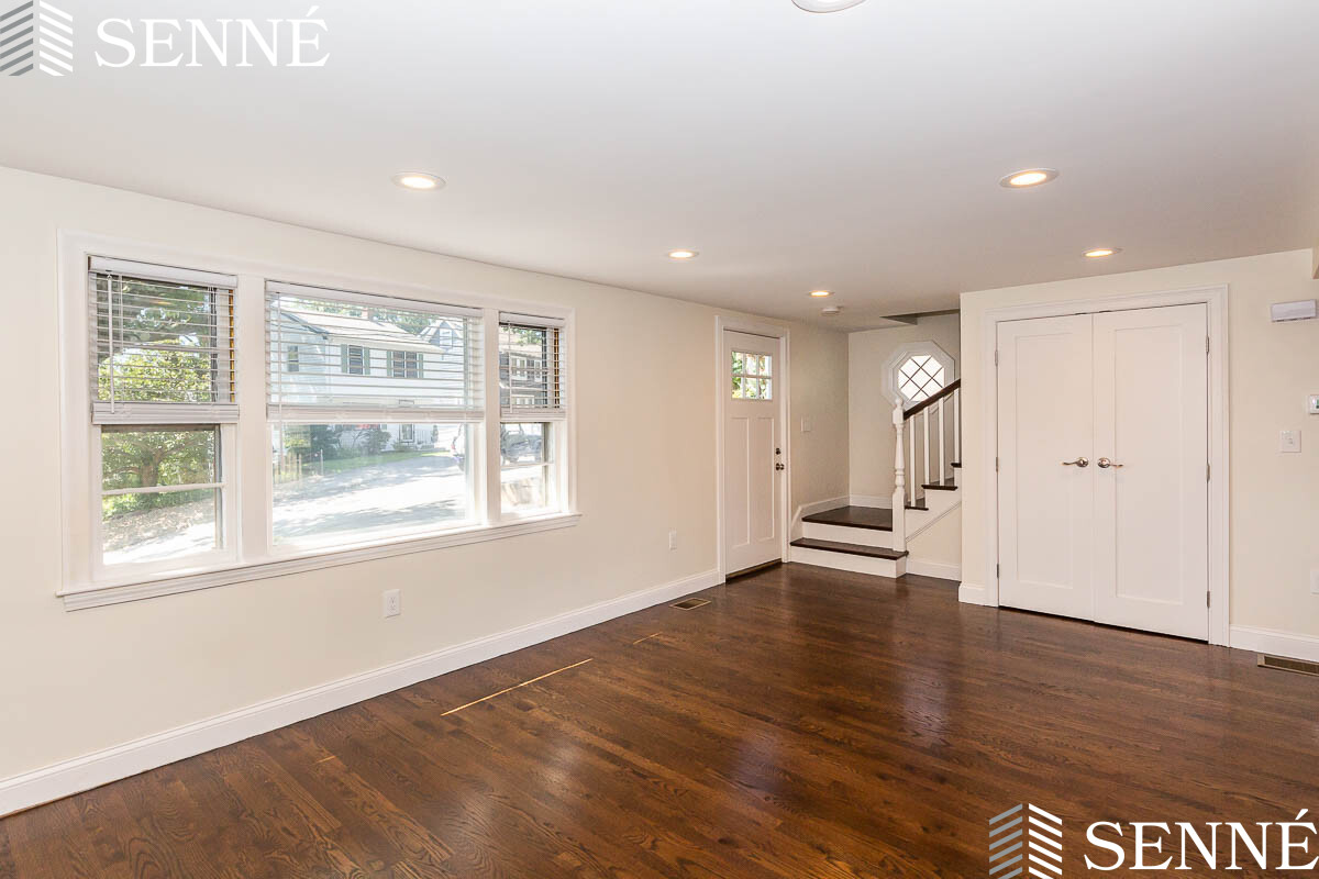 77 Rock Glen Rd, Medford