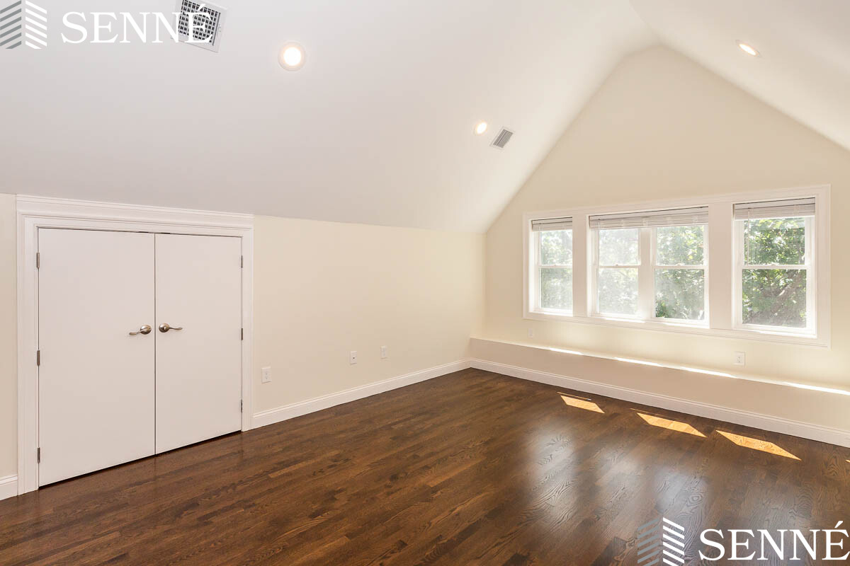 77 Rock Glen Rd, Medford