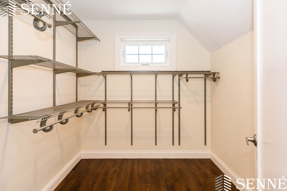 77 Rock Glen Rd, Medford