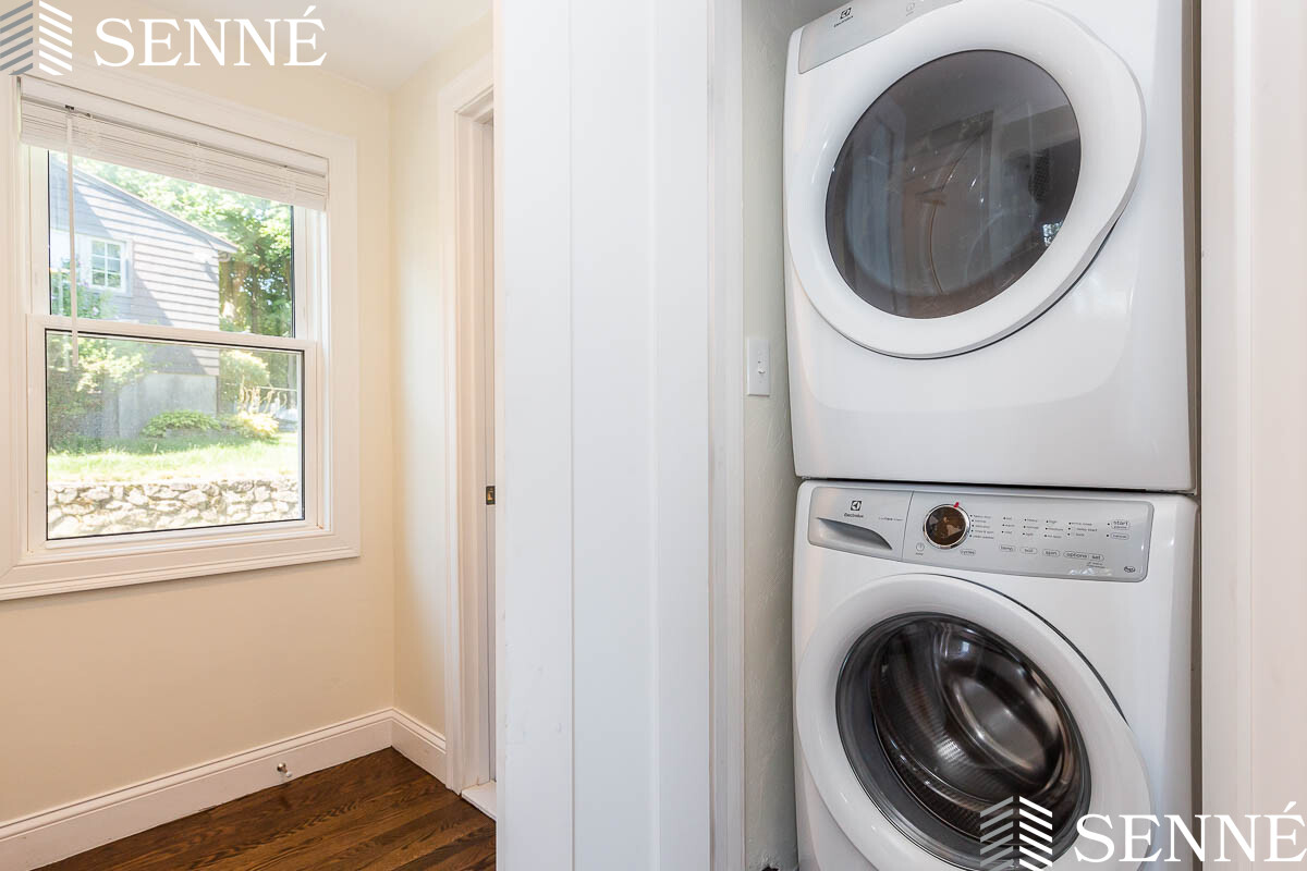 77 Rock Glen Rd, Medford