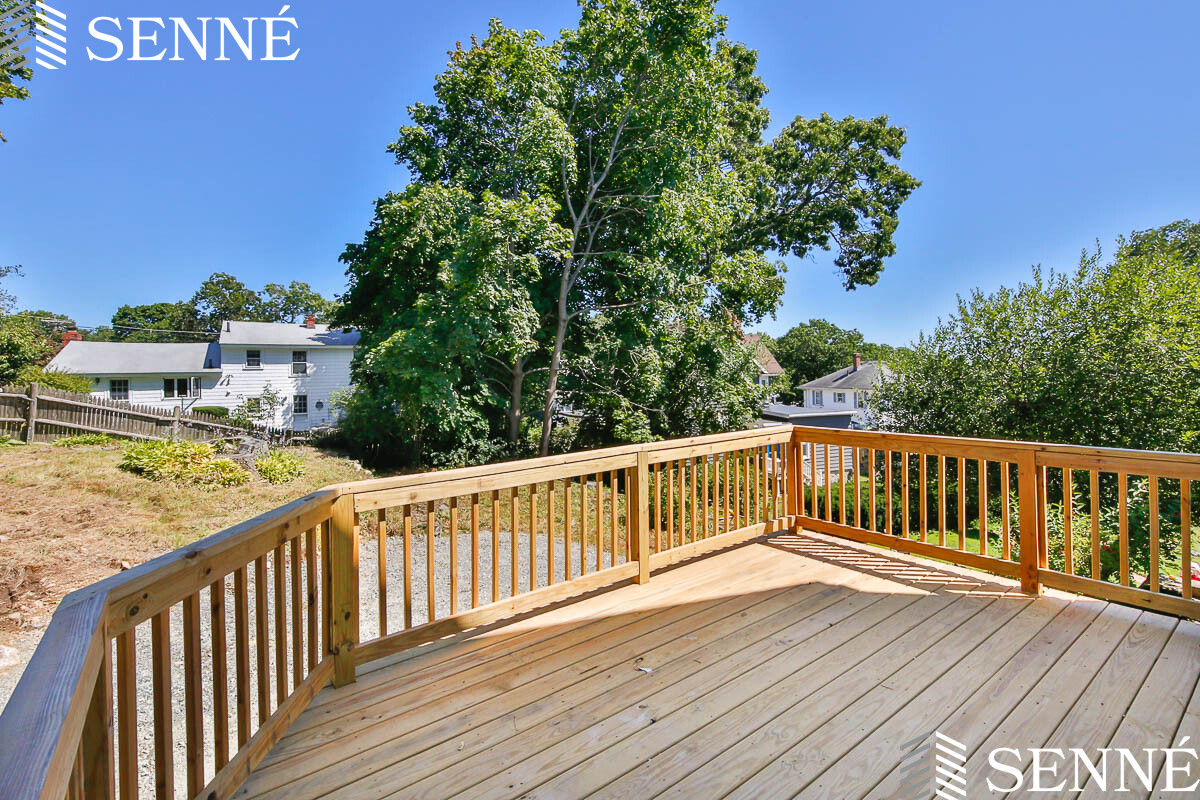 77 Rock Glen Rd, Medford